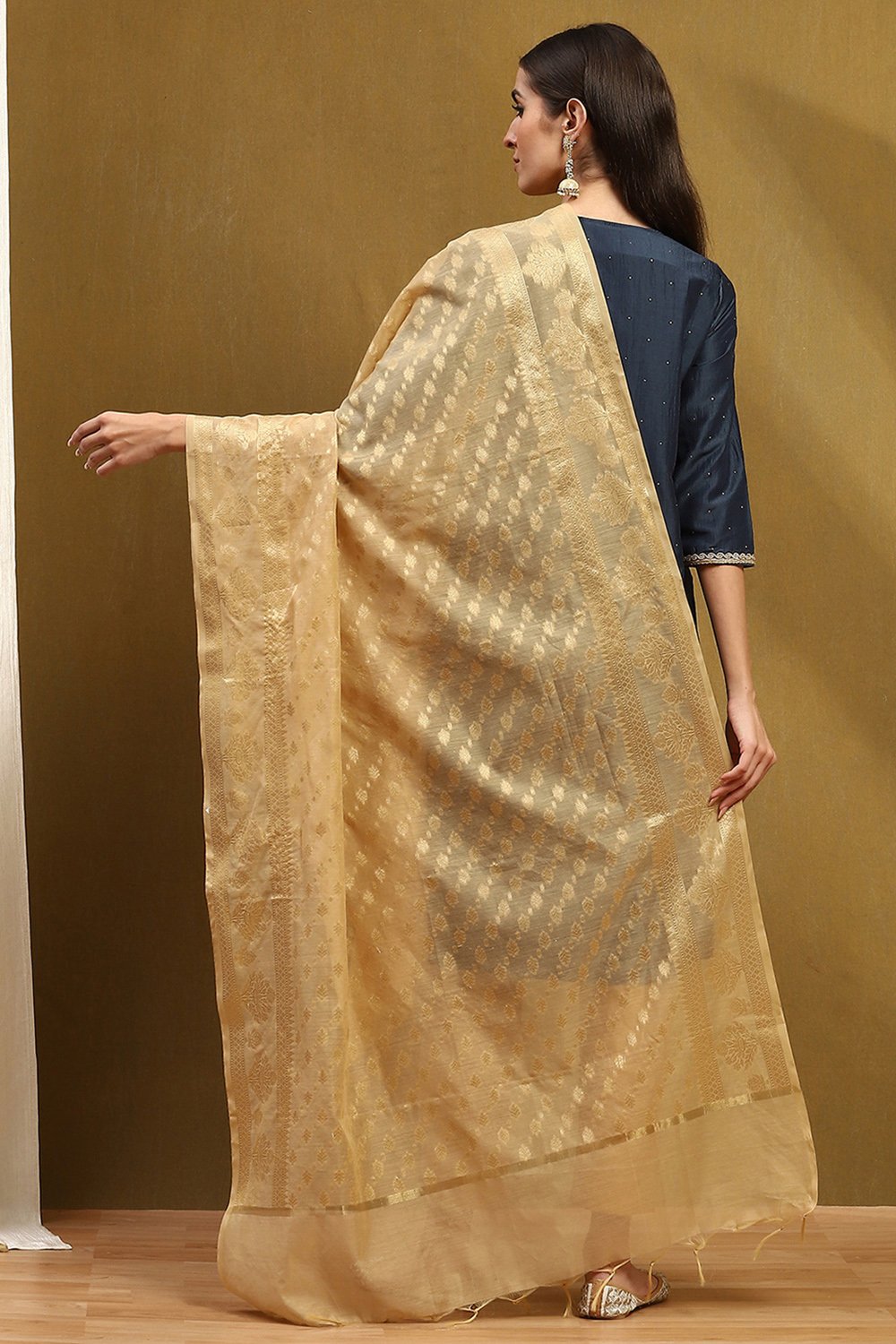 Gold-Toned Floral Yarn-Dyed Festive Dupatta image number 3