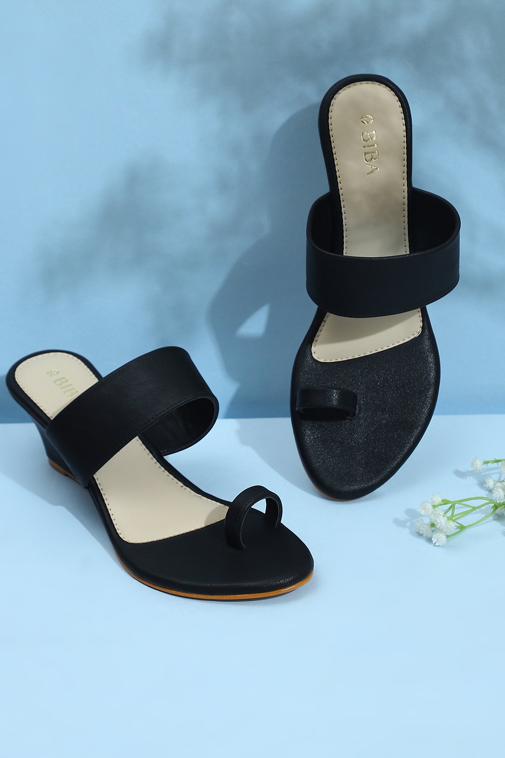 Black Pu Ring Toe Sandals image number 0