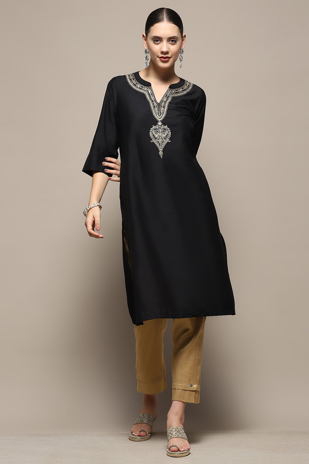 Pink Embroidered Regular Fit Straight Kurta image number 0