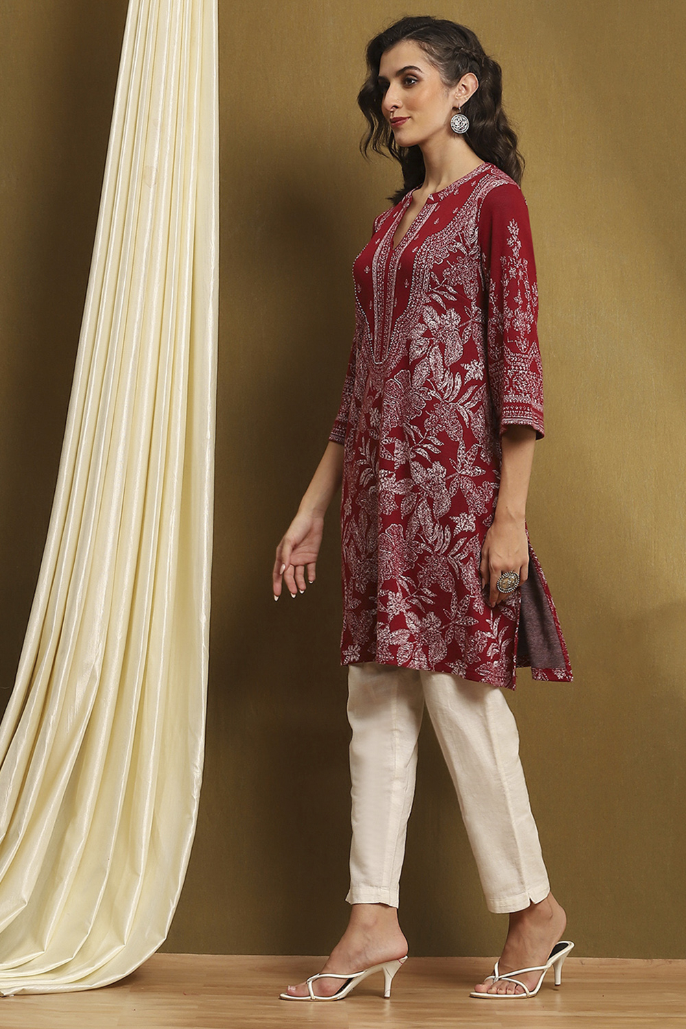 Maroon Jacquard Straight Kurta image number 2