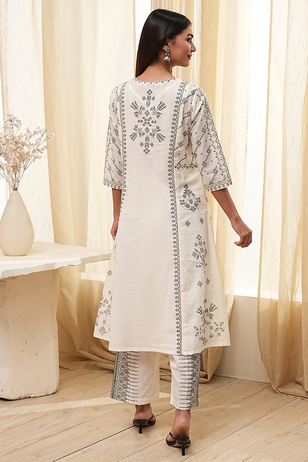 Off-White Pure Cotton Printed A-line Kurta Set image number 4