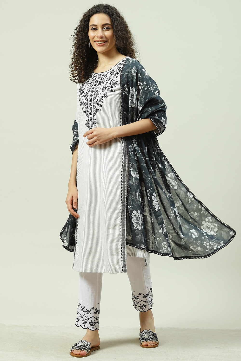 Black and White Cotton Straight Kurta Regular Pant Suit Set image number 4