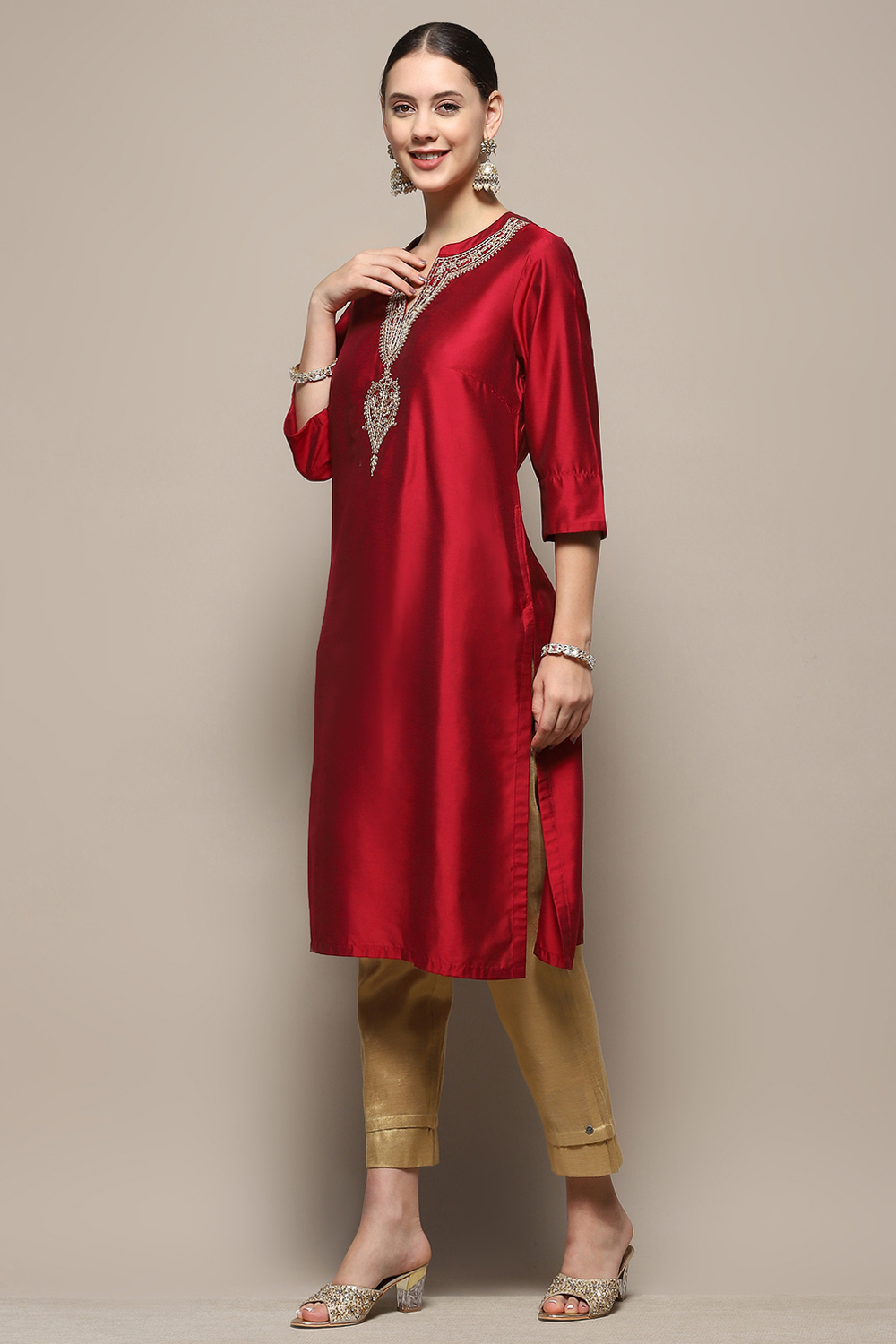 Pink Embroidered Regular Fit Straight Kurta image number 1