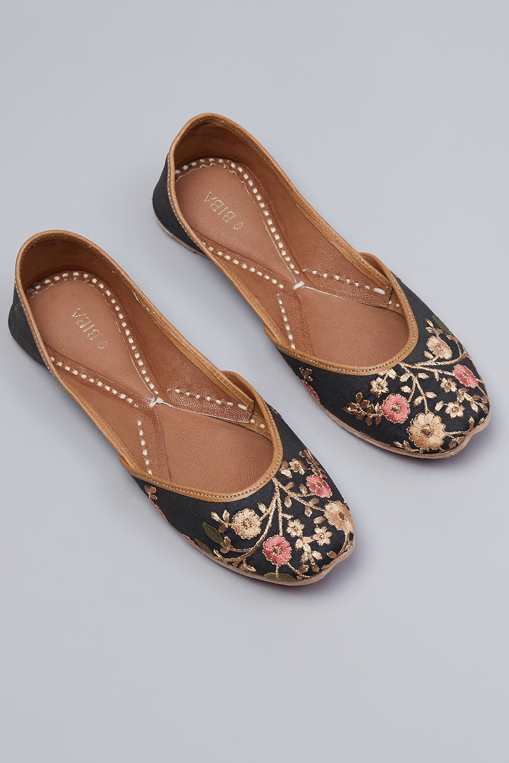 Black Floral Embroidered Mojaris image number 6