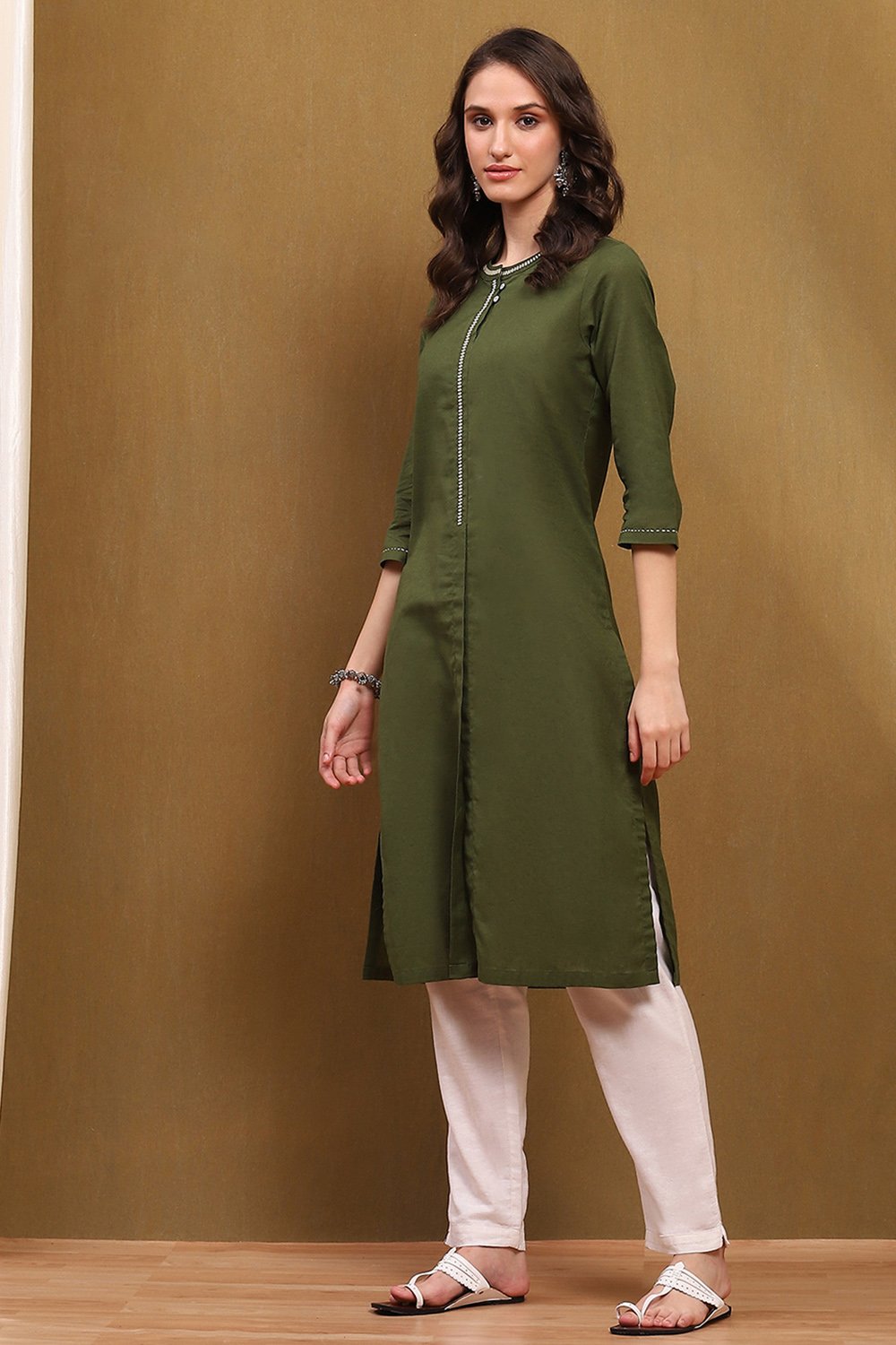 Green Cotton Blend Solid Regular Fit Straight Kurta image number 2