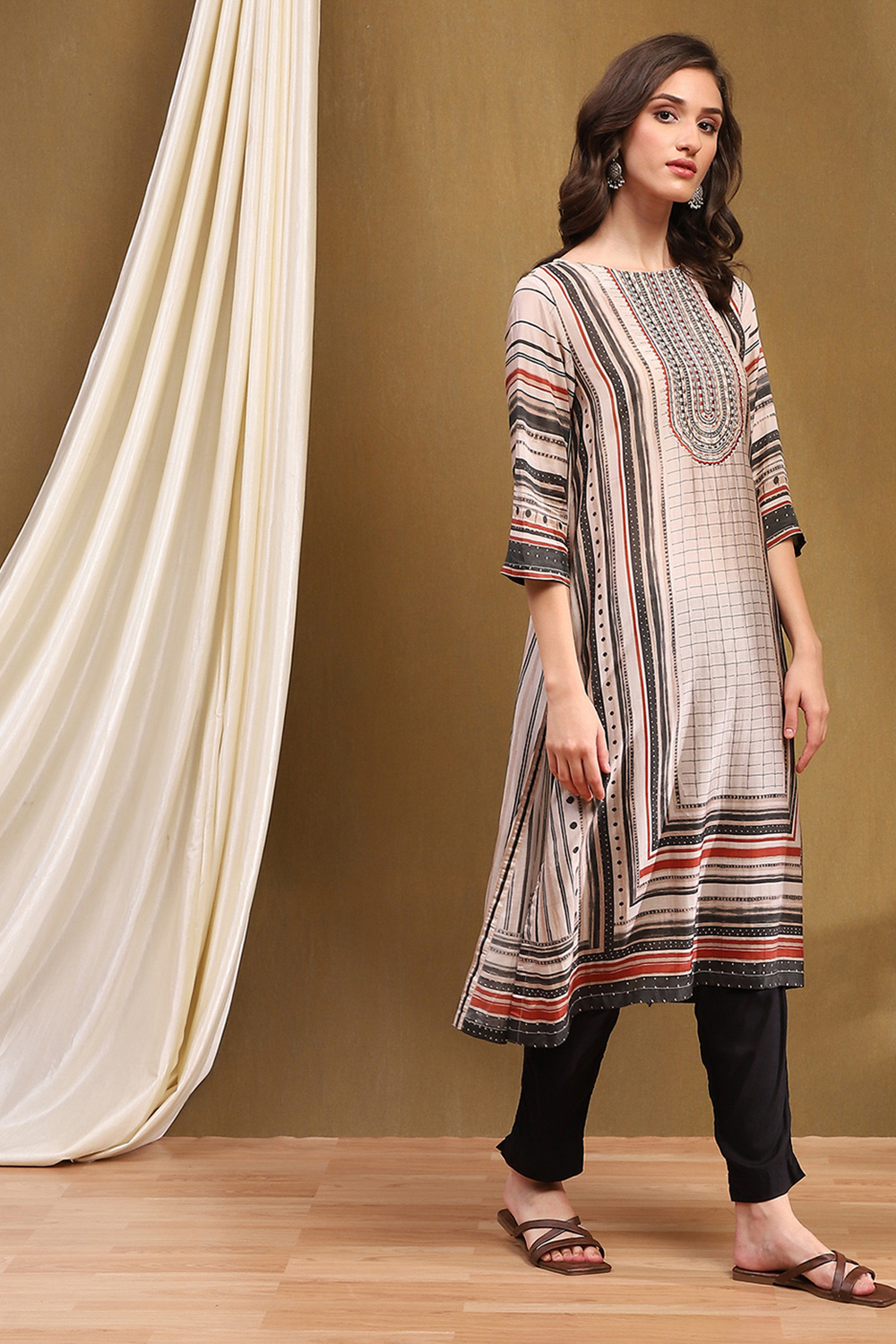 Beige Geometric Printed Straight Kurta image number 4