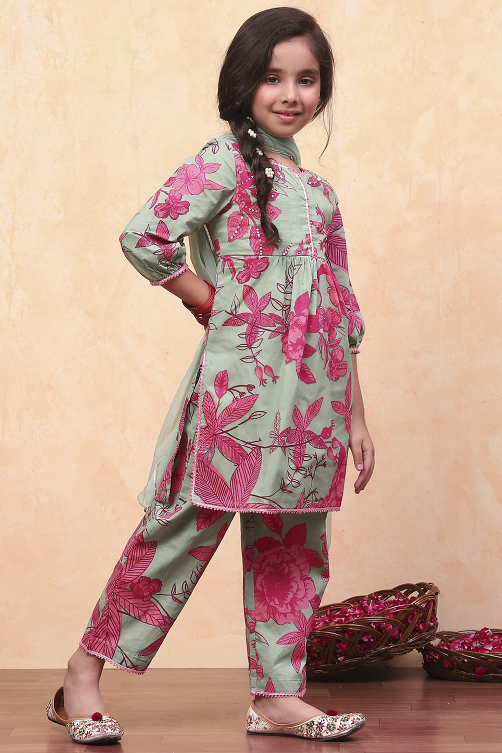 Green Cotton Floral Printed Straight Suit Set image number 5