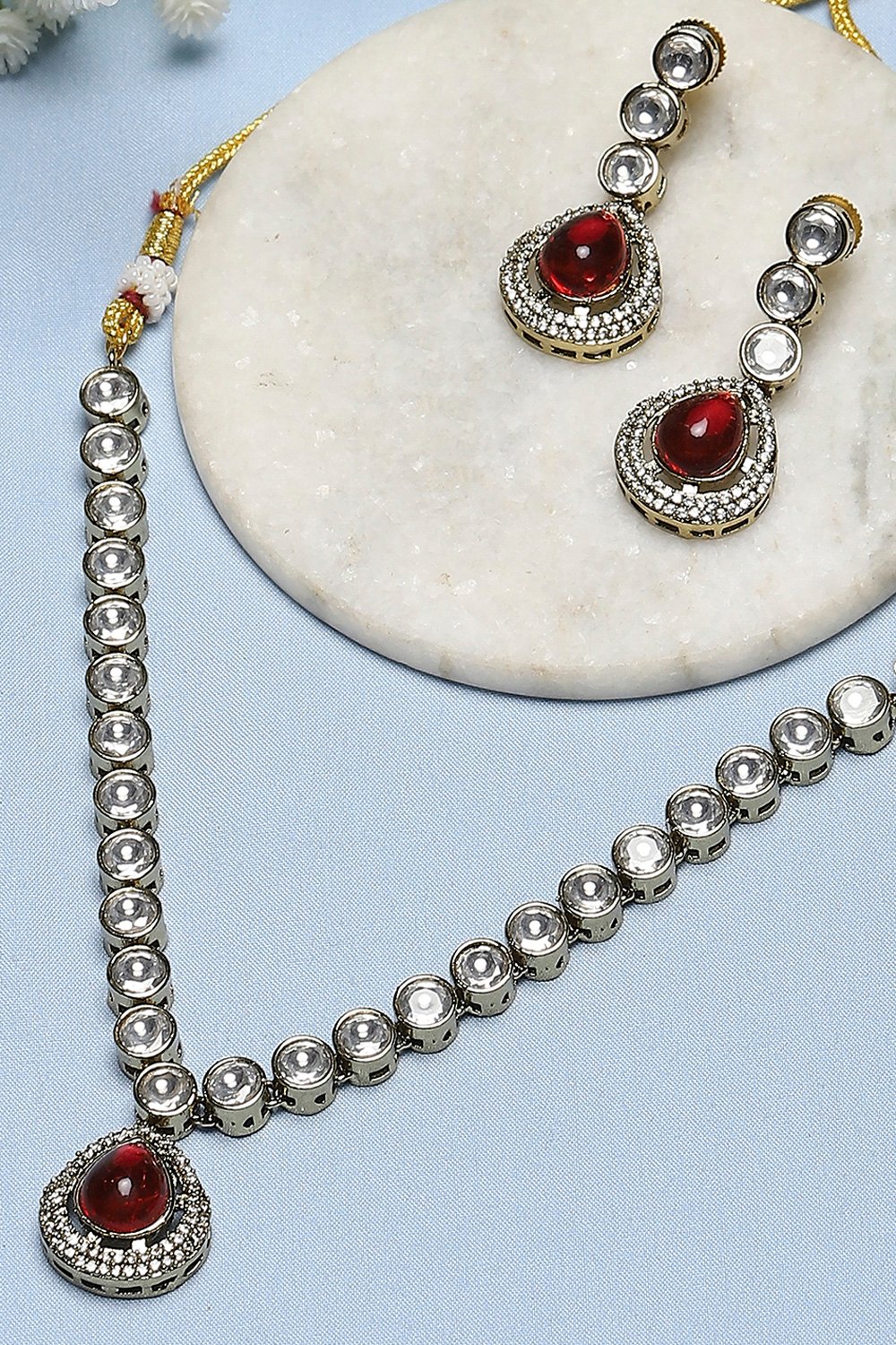 Red Brass Necklace Set image number 4