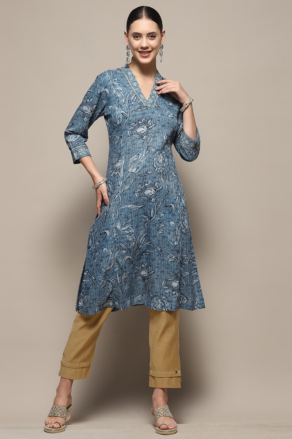 Blue Floral Printed Regular Fit Straight Kurta image number 6