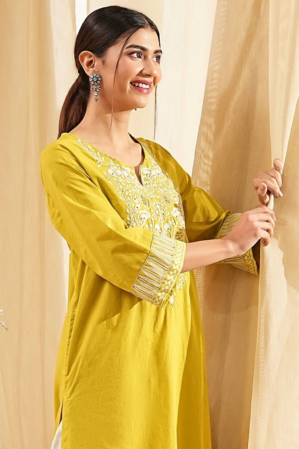 Green Pure Cotton Embroidered Straight Kurta image number 1