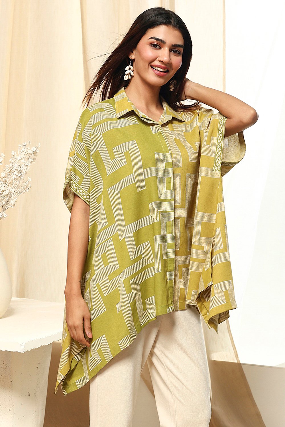 Green Geometric Printed Kaftan-Style Shirt image number 4