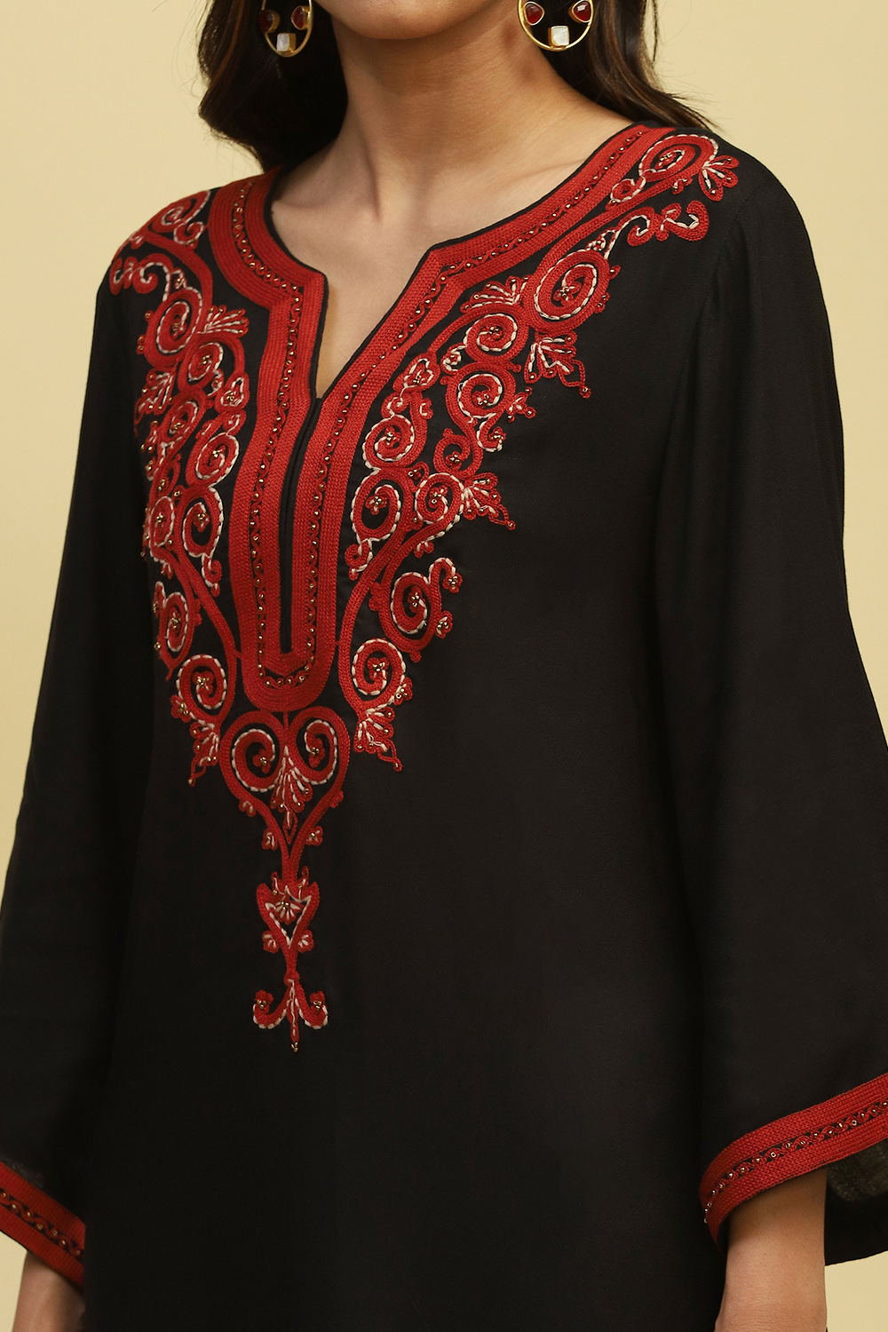 Black Embroidered Detail Asymmetric Straight Kurta image number 1