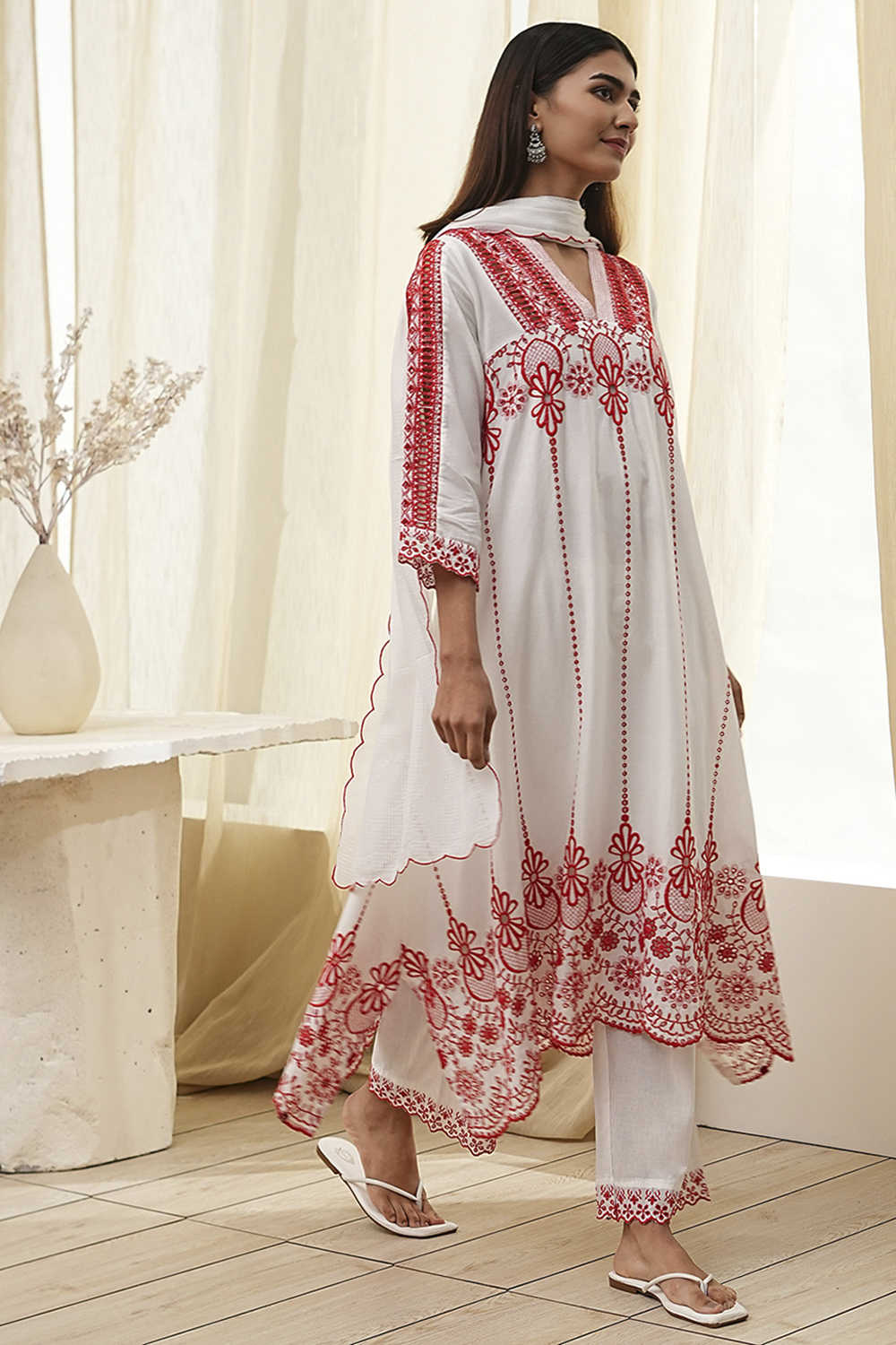 White and Red Cotton Asymmetric Suit Set image number 5