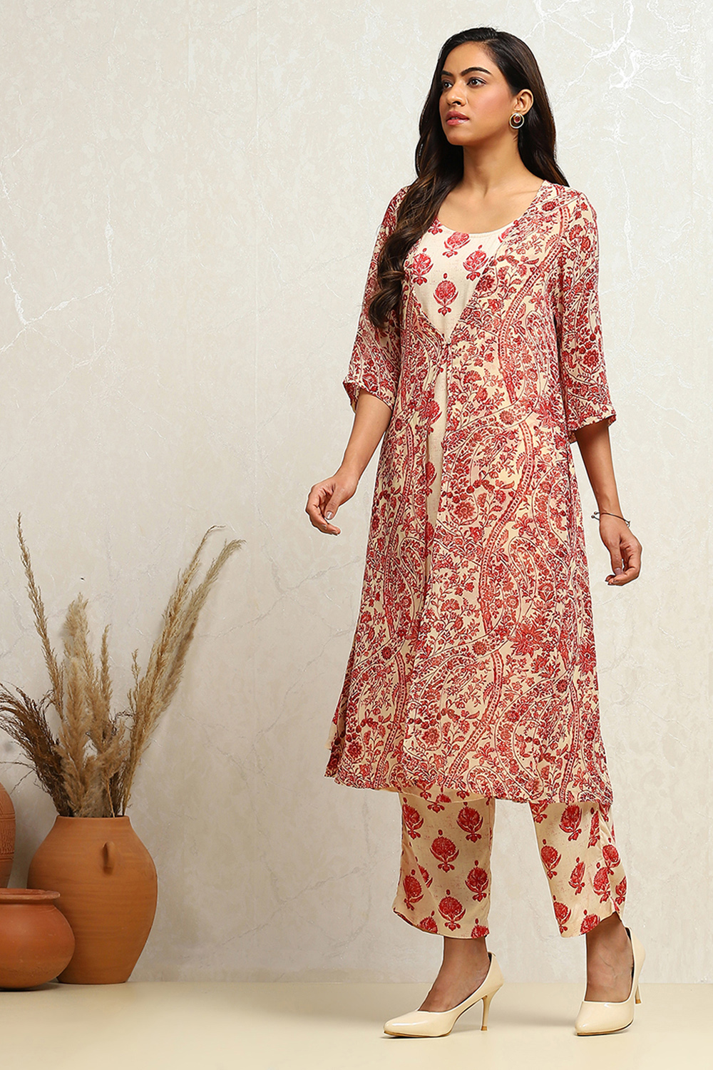 Cream-coloured Georgette Printed Fusion Kurta Set image number 3