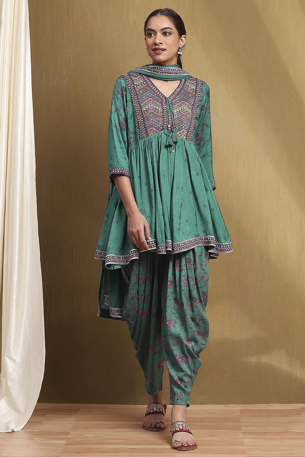 Green Muslin Printed Peplum Suit Set image number 0