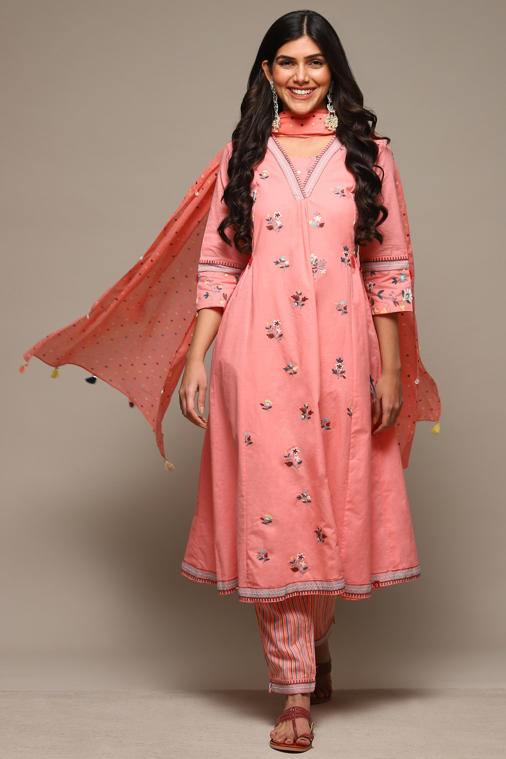 Pink Cotton Gathered Kurta Pants Suit Set image number 0