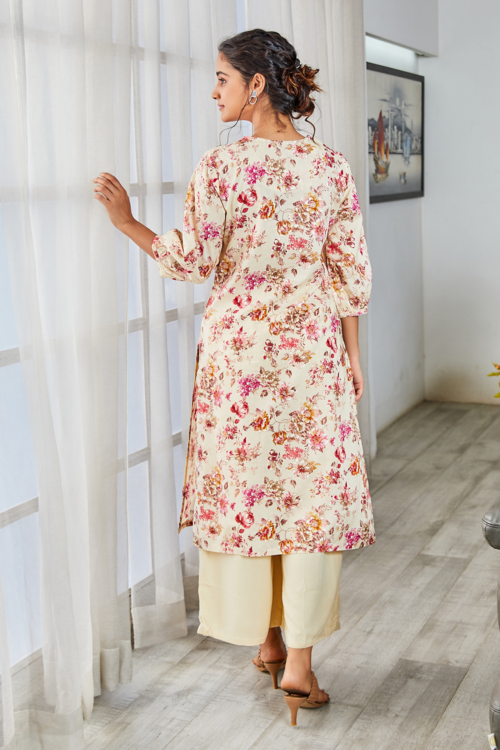 Beige & Pink Cotton Floral Printed Straight Kurta image number 3