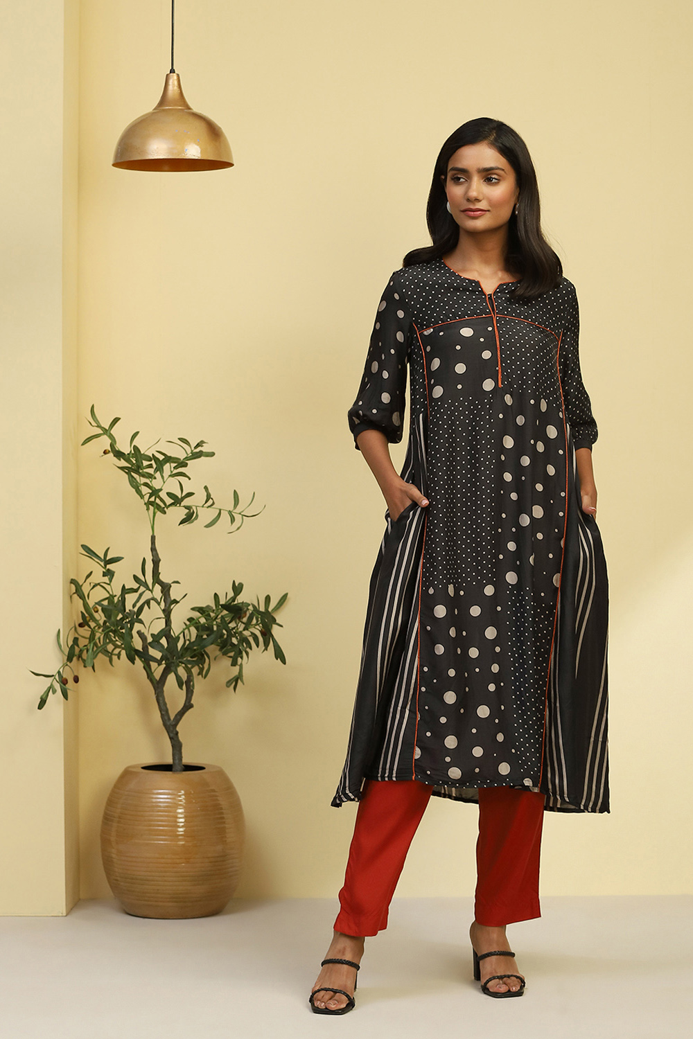 Black Viscose Blend Geometric Printed Straight Kurta image number 5