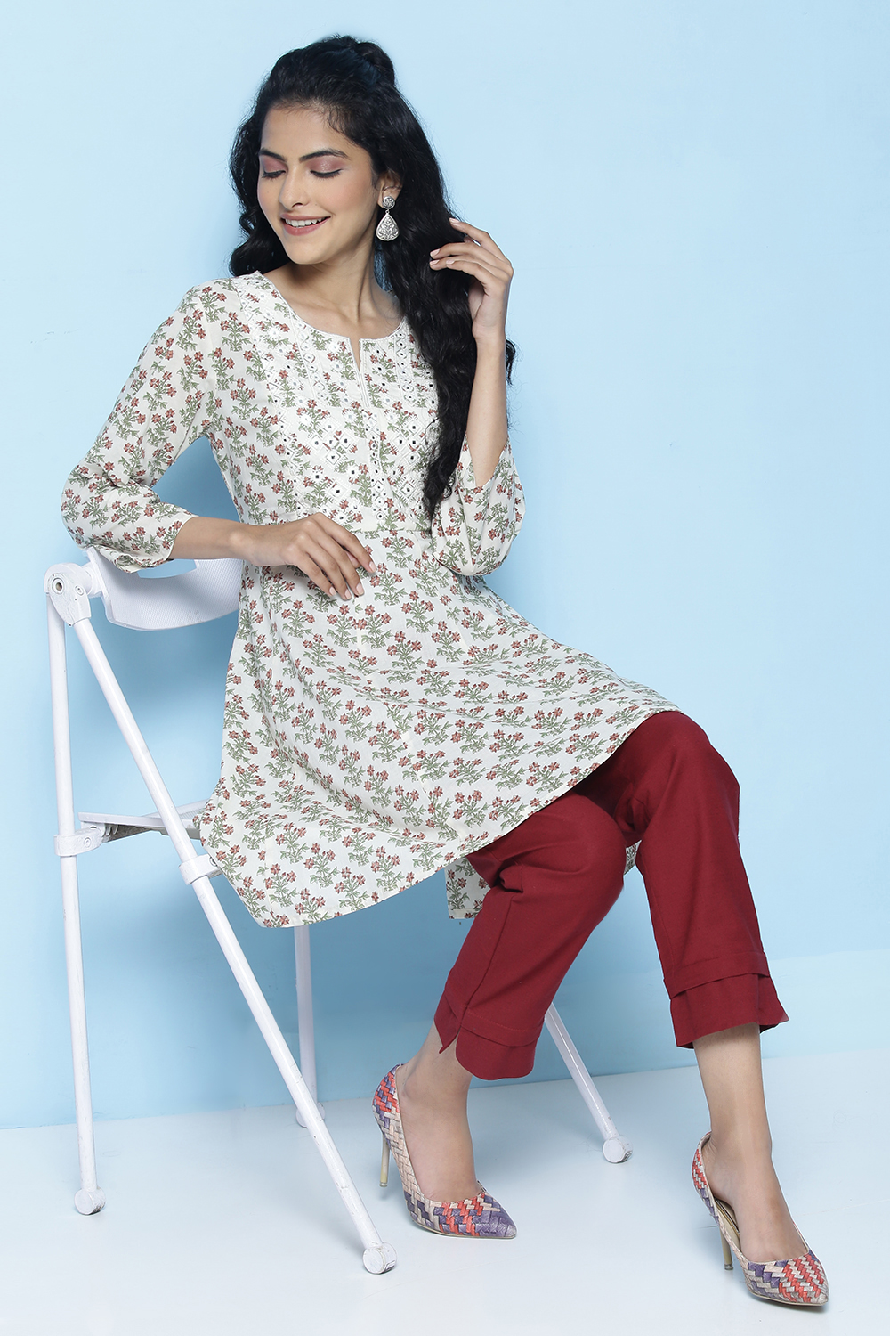 Off White Cotton Printed Short Kurti image number 4