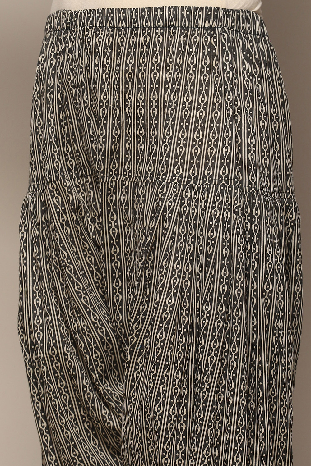 Grey Cotton Screen Print Unstitched Suit Set image number 3