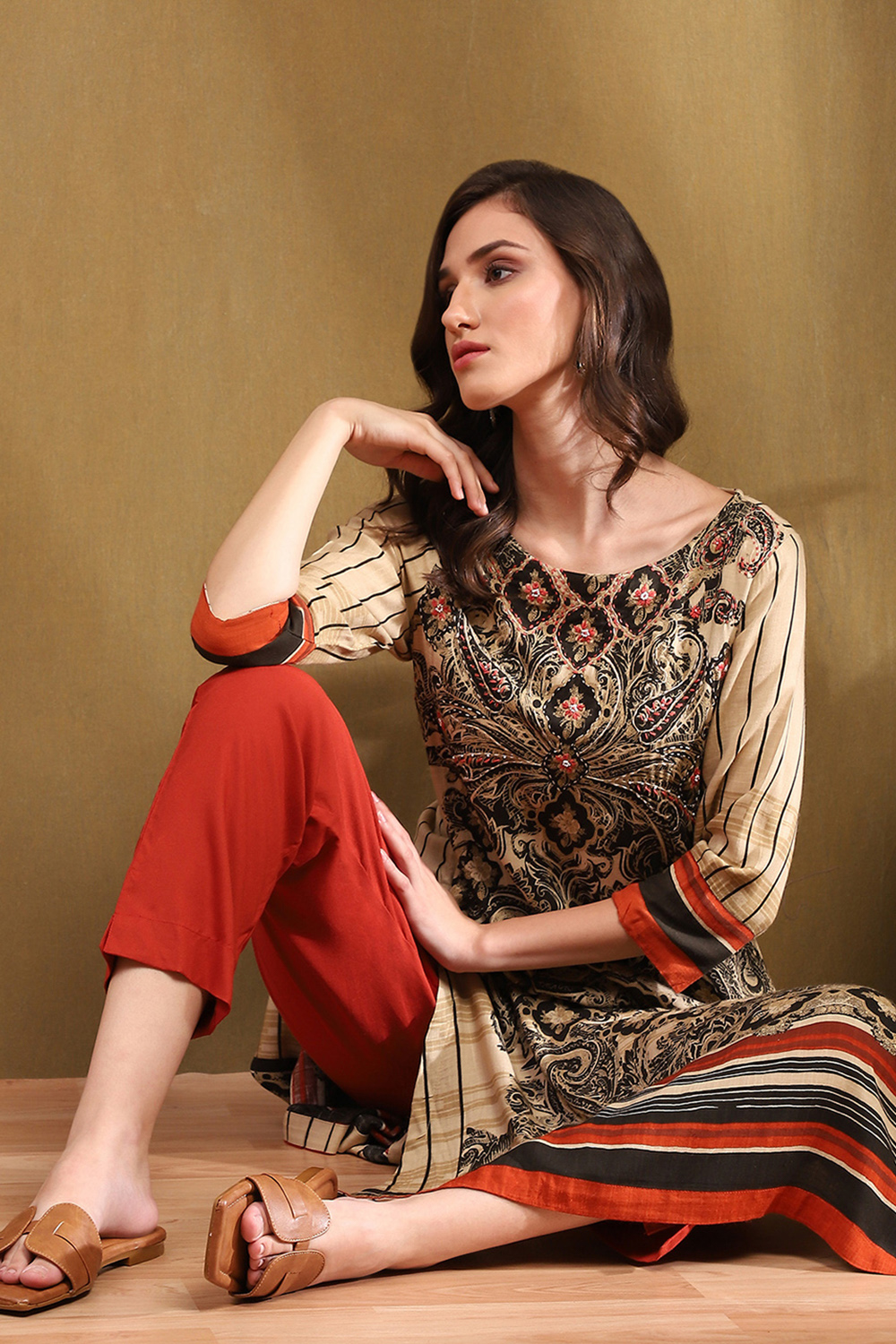 Beige and Black Floral Printed Straight Kurta image number 0