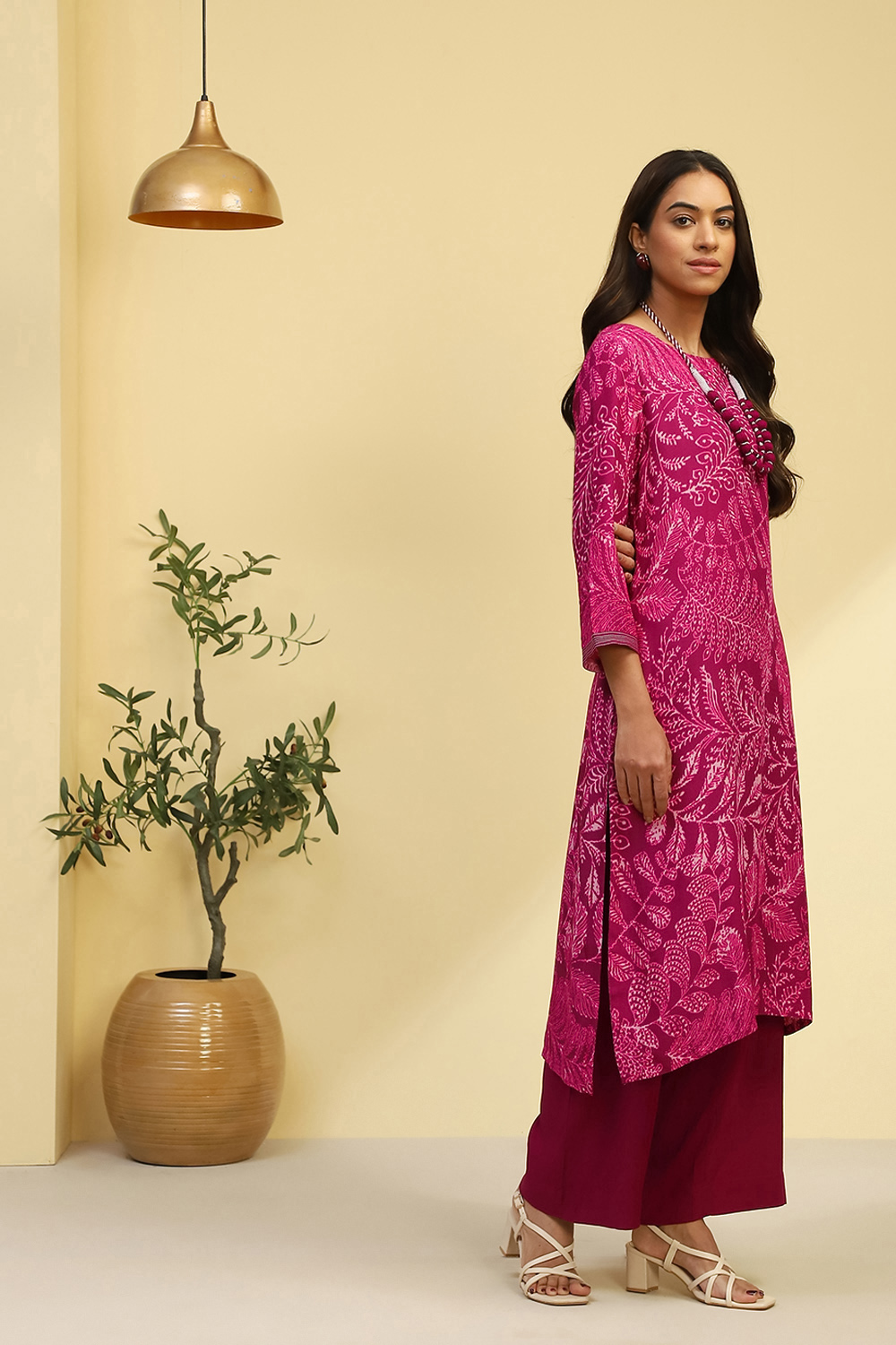 Maroon Printed Straight Kurta Set image number 6