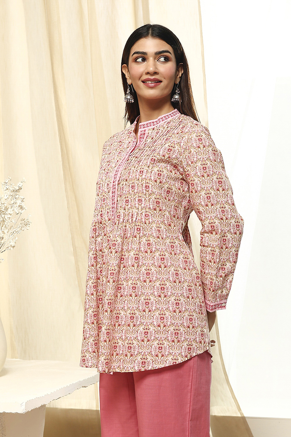 Pink Floral Cotton Shirt-Style Short Kurta image number 2