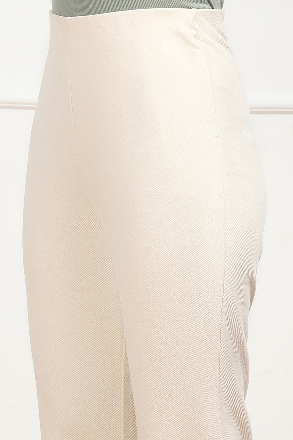 Beige Solid Stretchable Relaxed Fit Pants image number 1