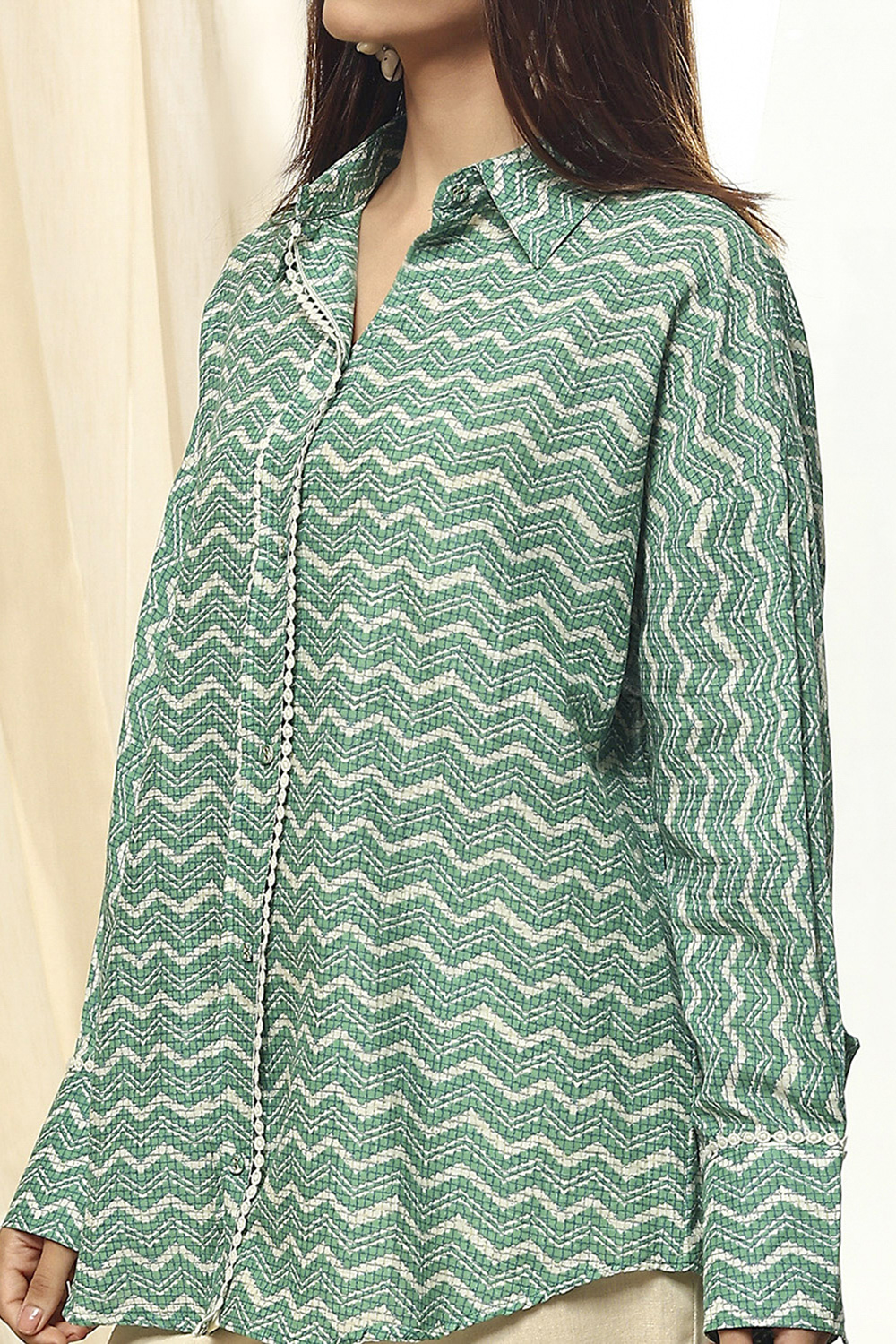 Green Cotton Printed Straight Shirt image number 1