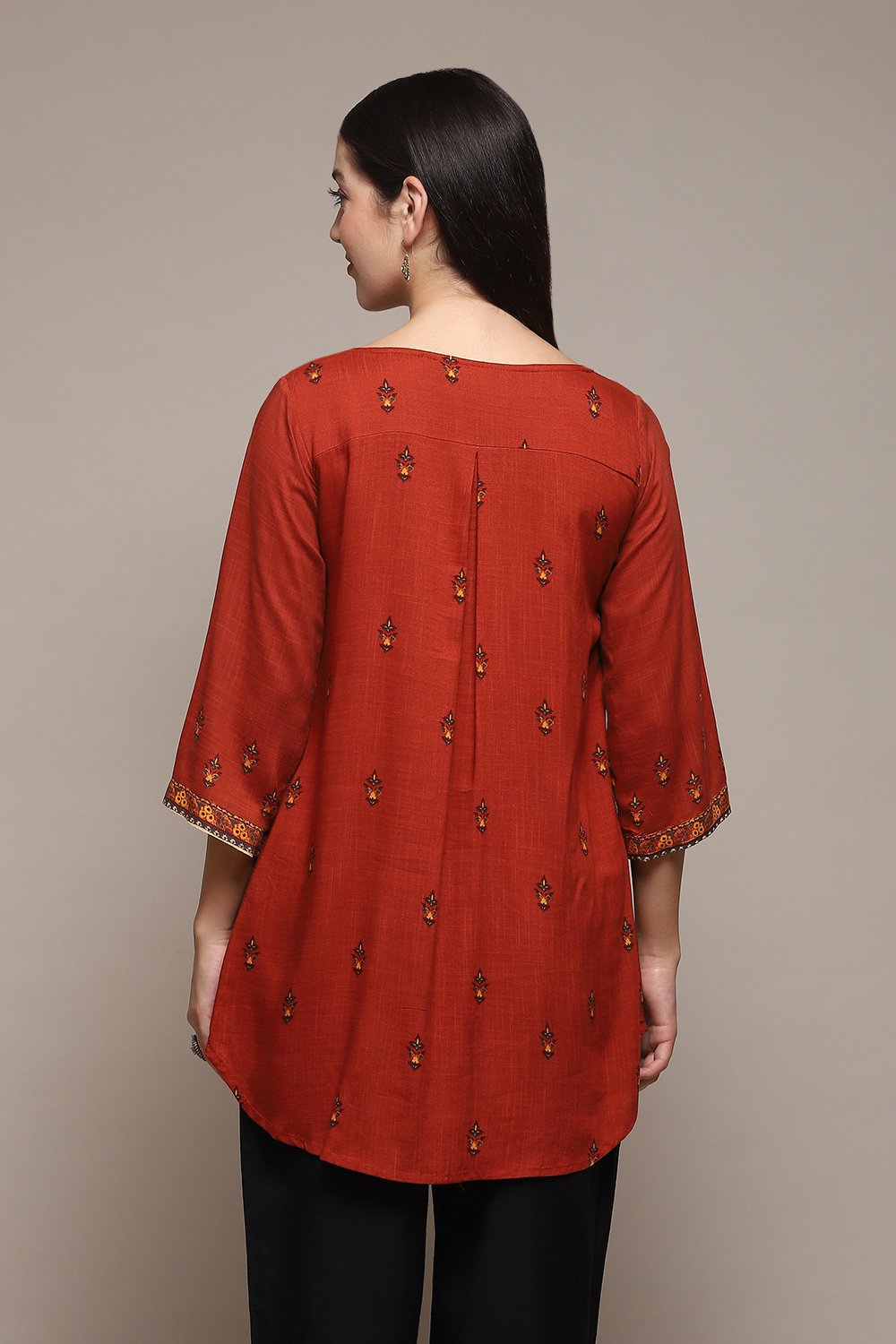 Brown LIVA Straight Printed Kurti image number 3