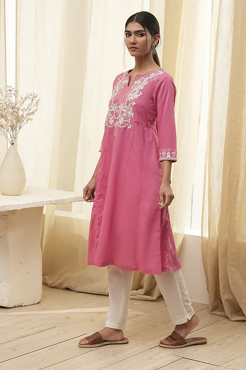 Pink Cotton Relaxed Embroidered Kurta image number 2