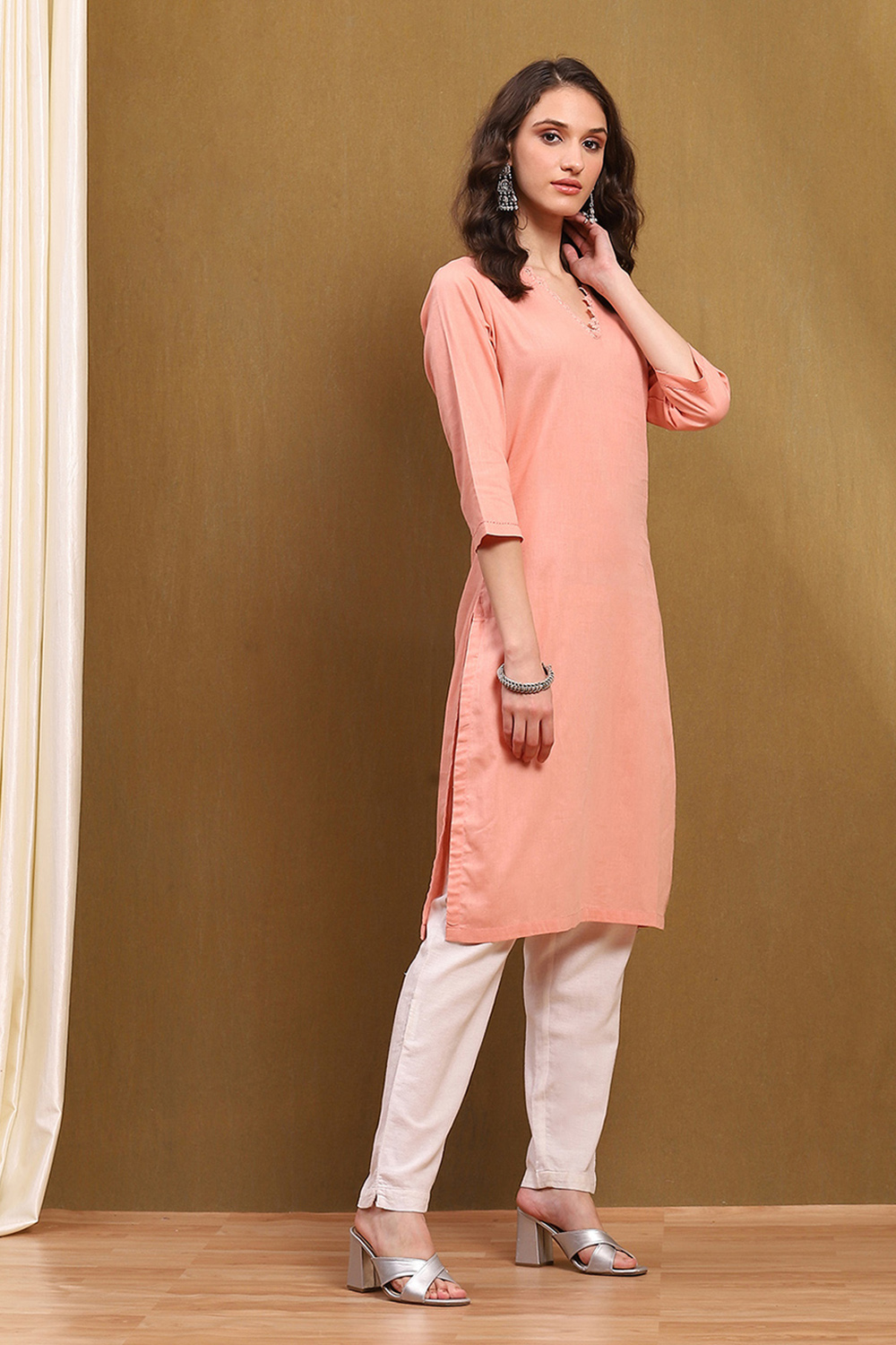 Peach-Coloured Cotton Blend Solid Straight Kurta image number 4