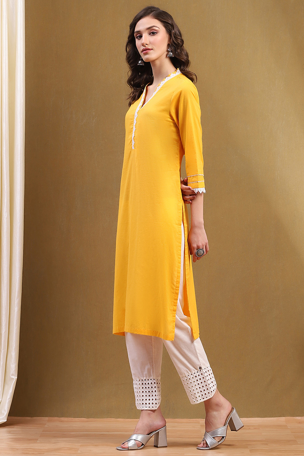 Pink Cotton Solid Regular Fit Straight Kurta image number 2