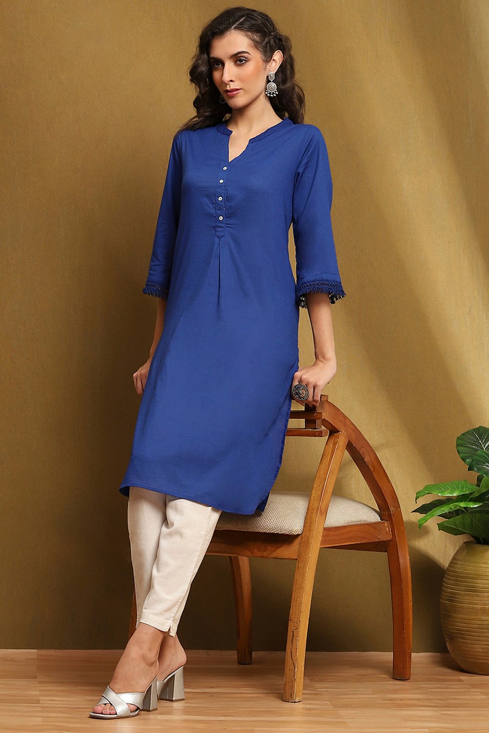 Indigo Cotton Blend Solid Straight Kurta image number 0