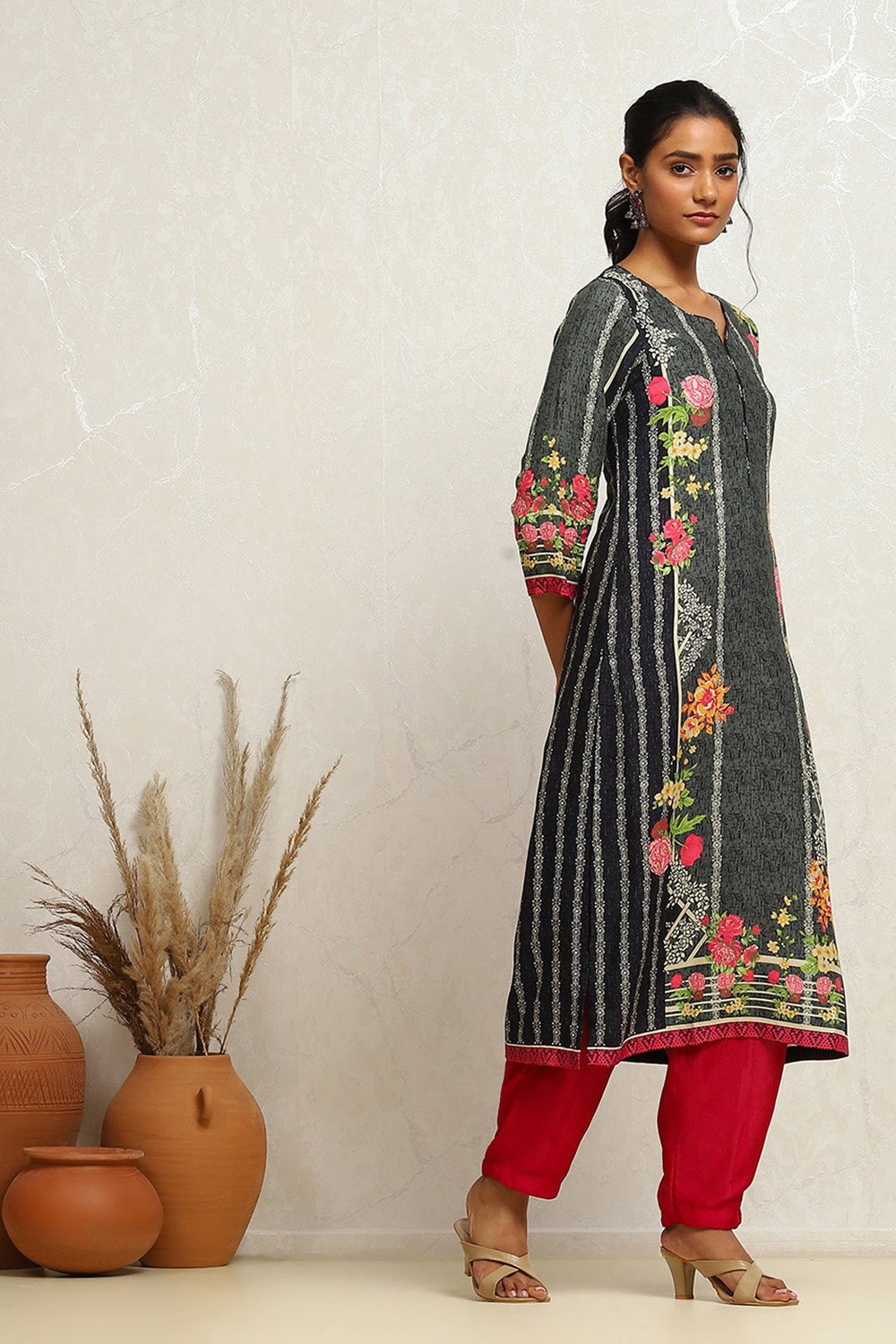 Grey Rayon Straight Kurta image number 4