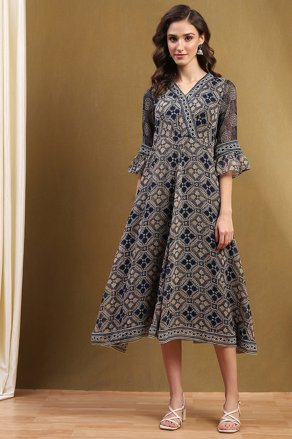 Blue Georgette Flared Kurta image number 5