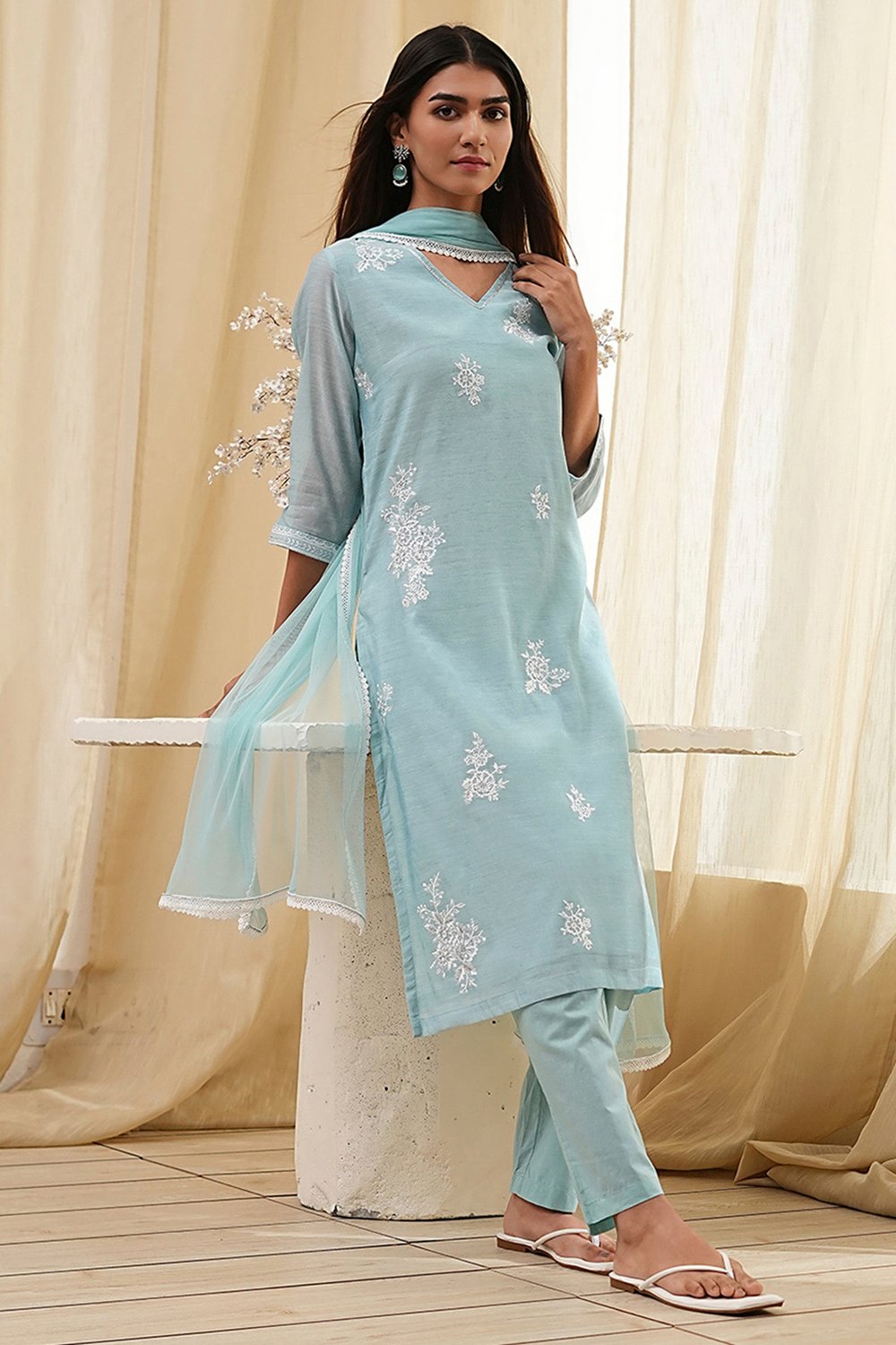 Green Embroidered Straight Suit Set image number 0