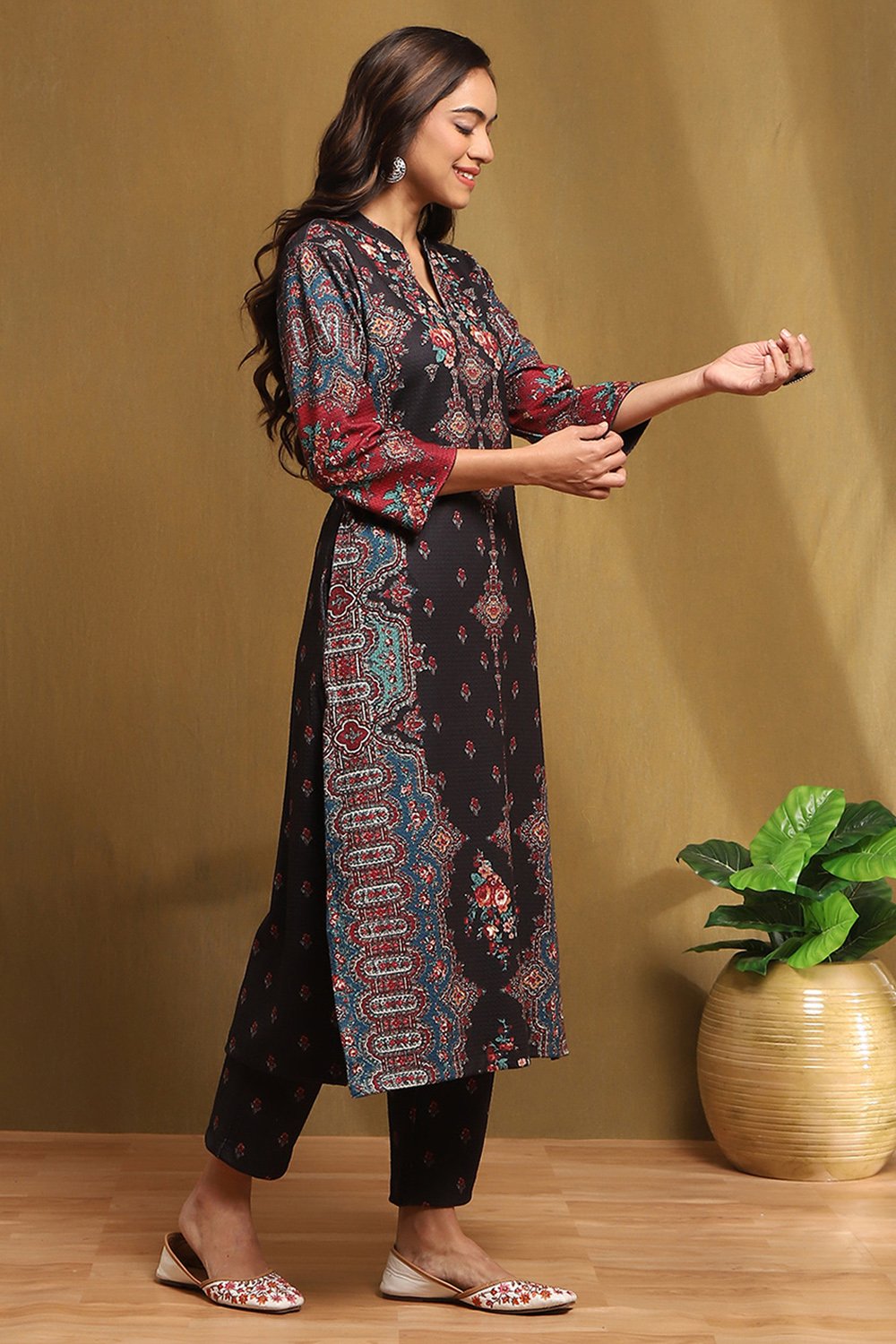 Black Polyester Blend Straight Kurta Pants Set image number 5