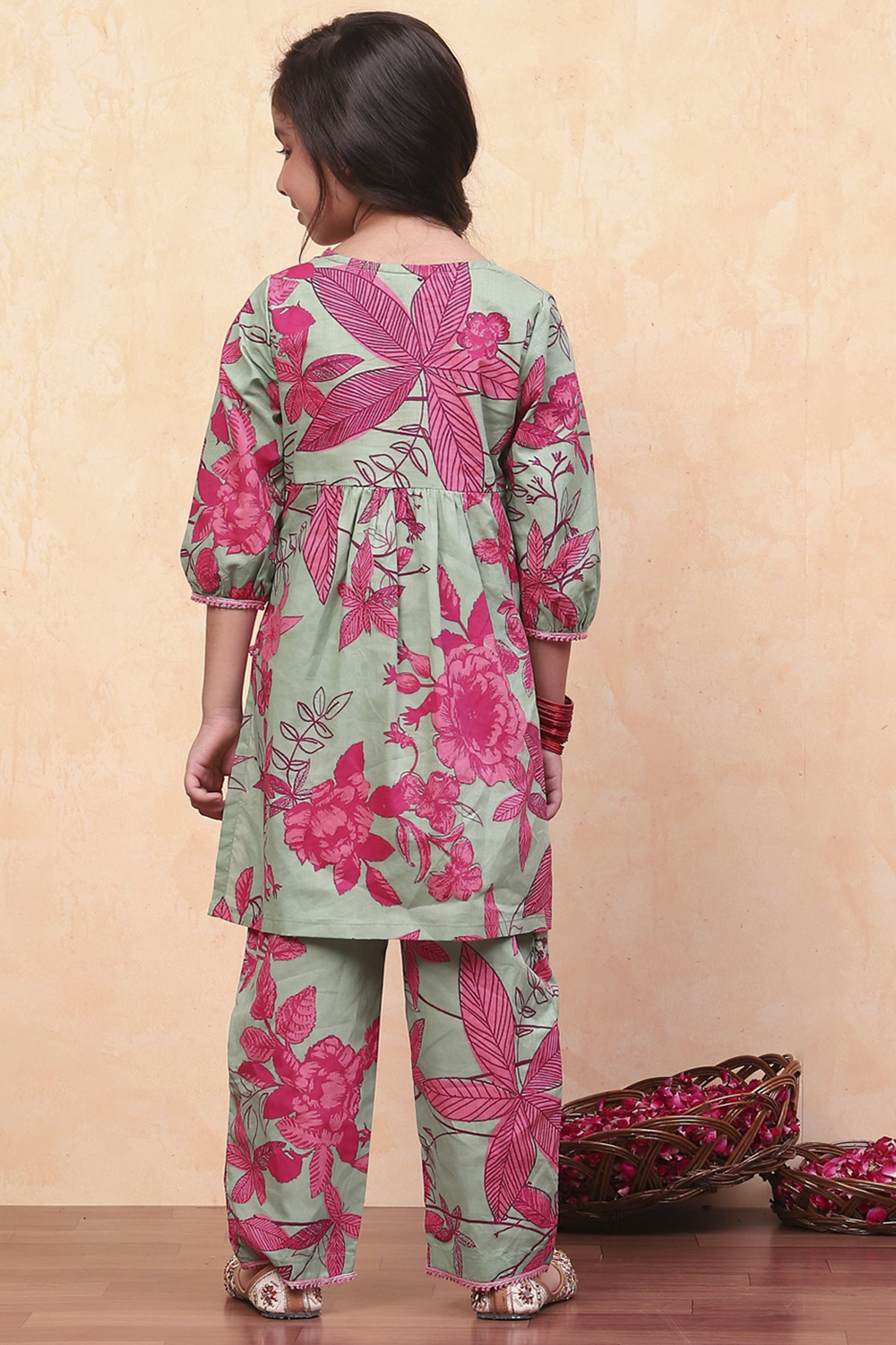 Green Cotton Floral Printed Straight Suit Set image number 4