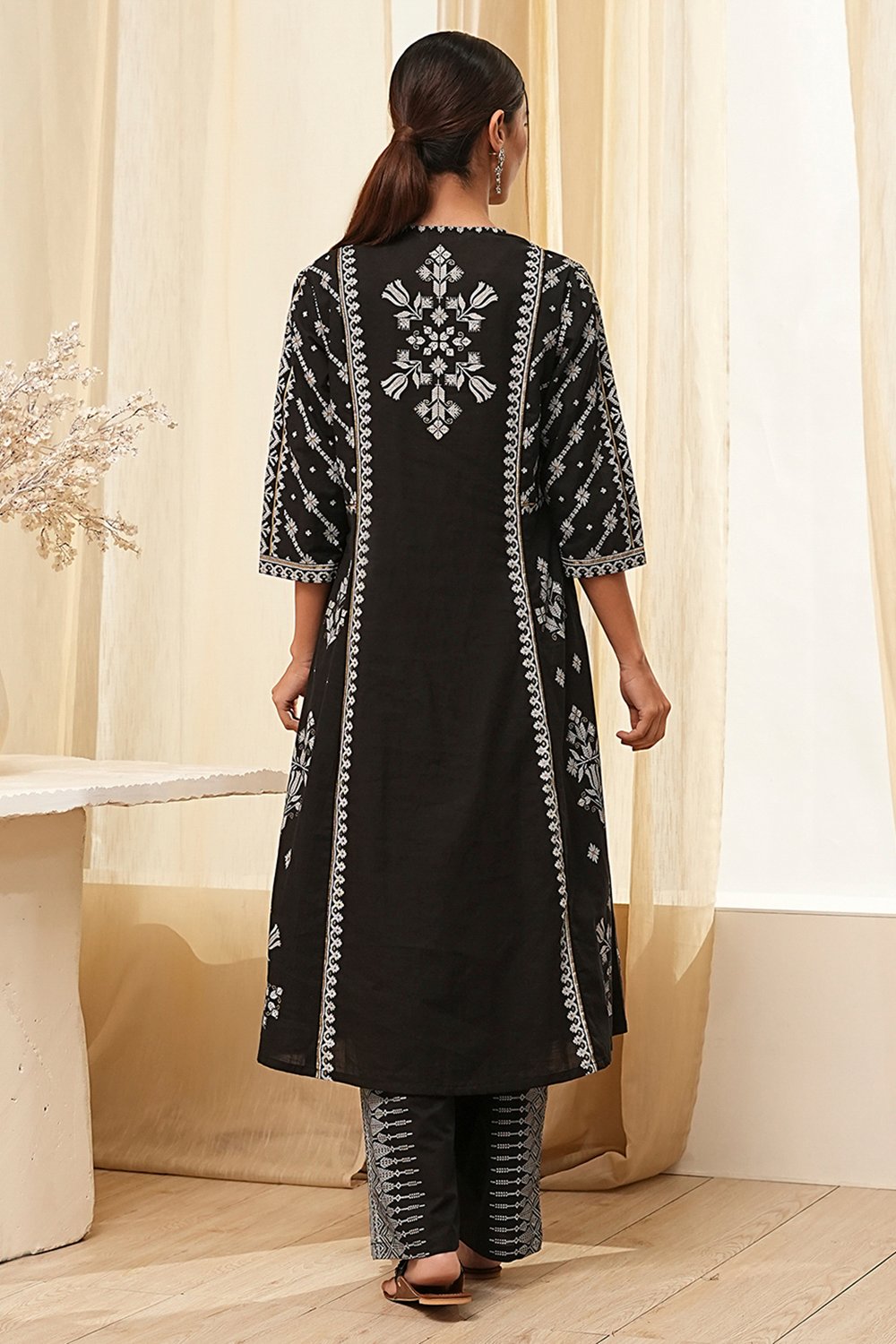 Off-White Pure Cotton Printed A-line Kurta Set image number 4