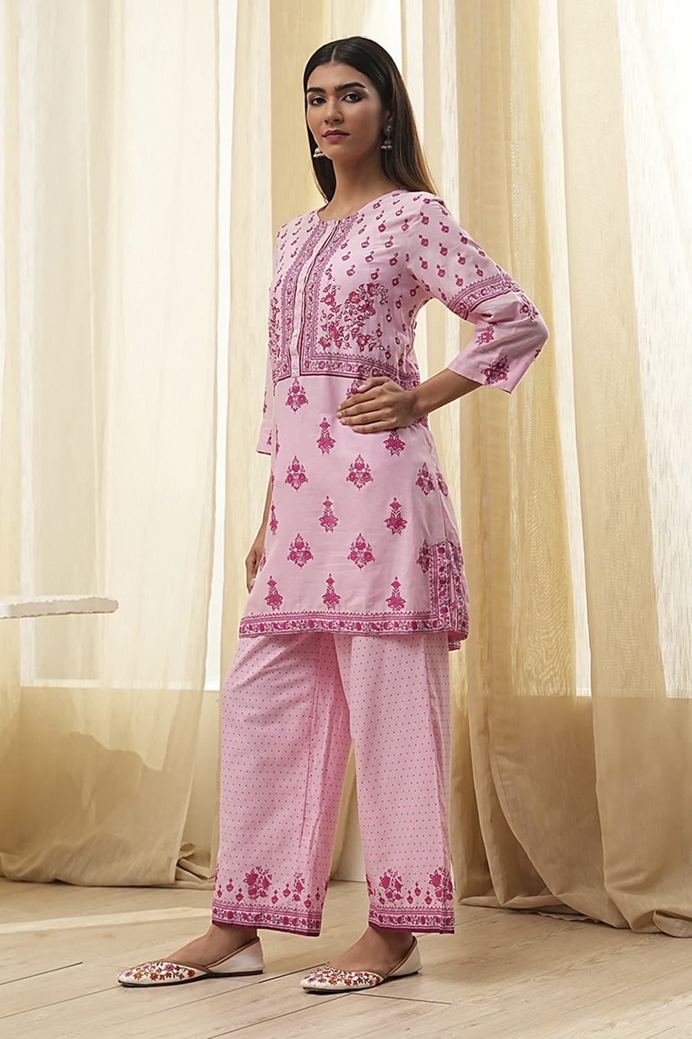 Light Pink Cotton Floral Straight Kurta Set image number 4