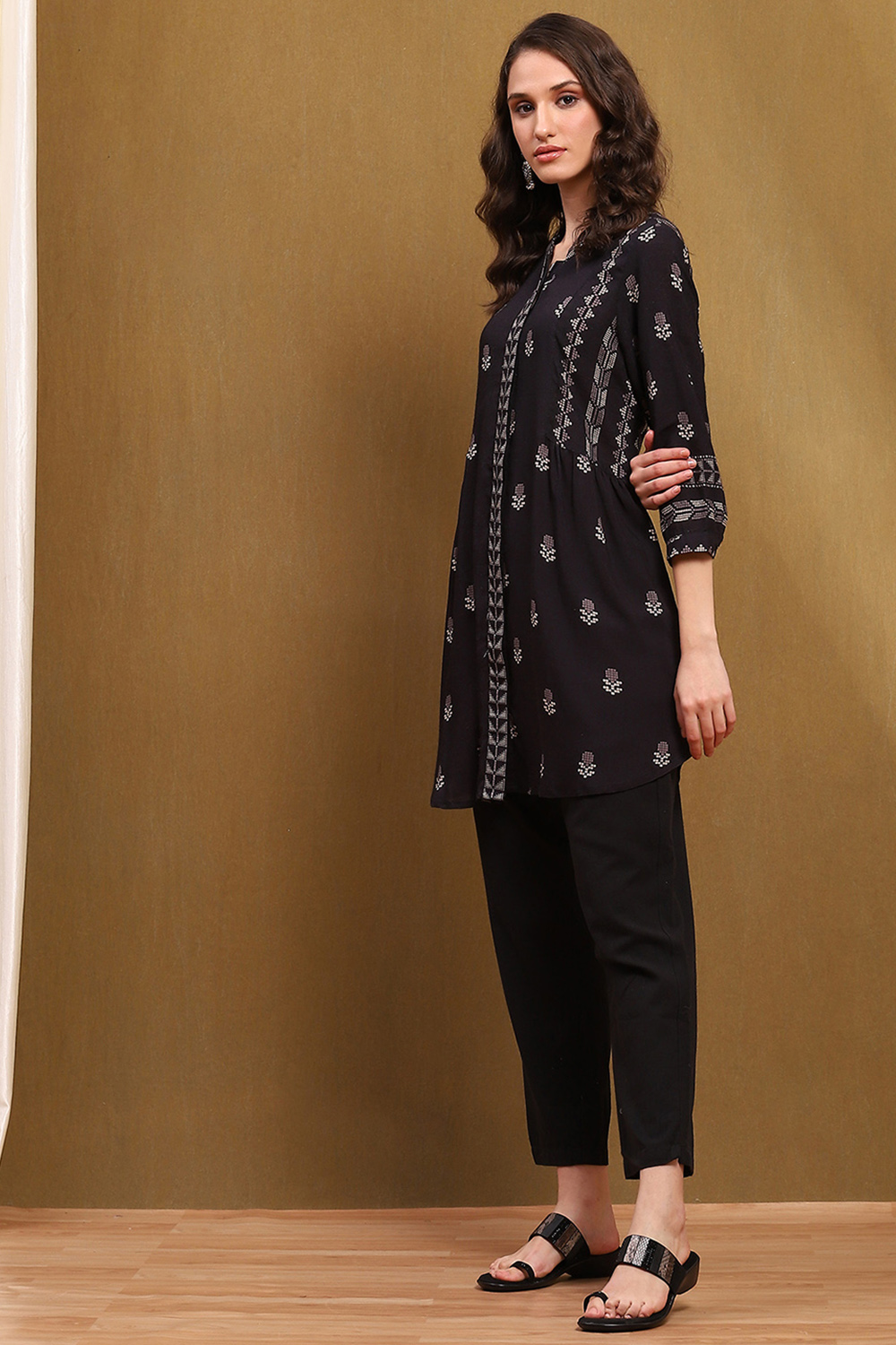 Navy Rayon Straight Kurta image number 2