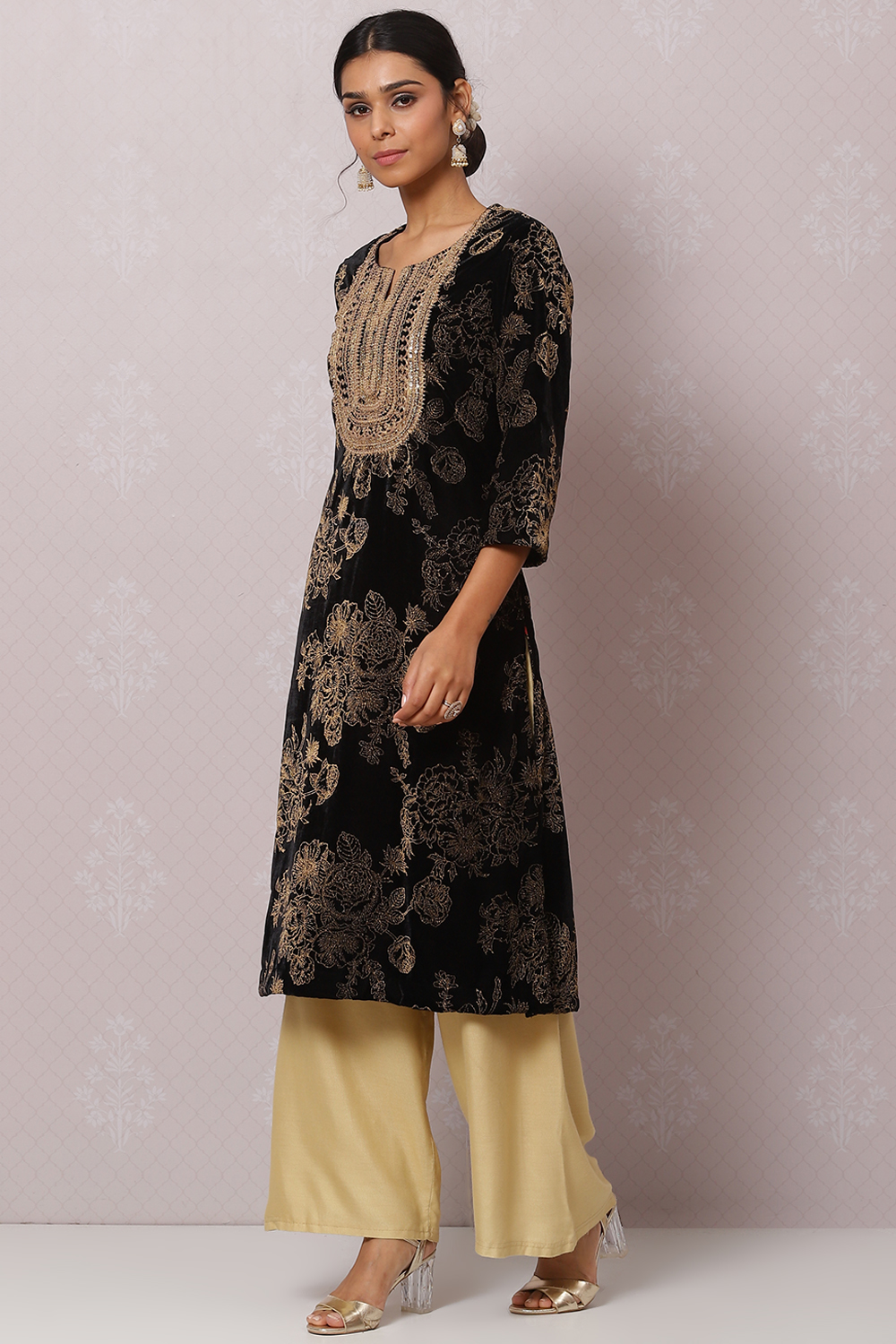 Black Velvet Straight Kurta image number 2