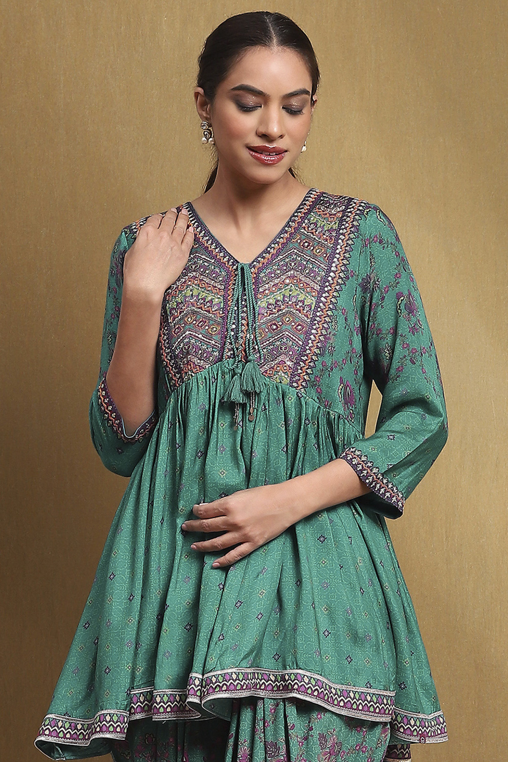 Green Muslin Printed Peplum Suit Set image number 1