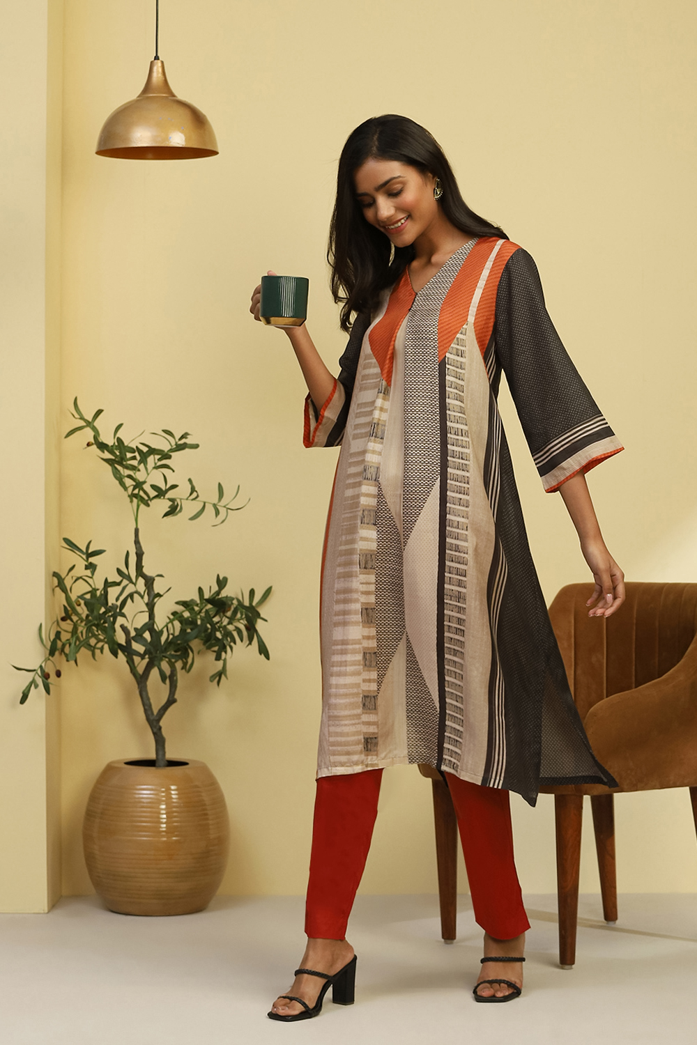 Charcoal Grey Viscose Printed Straight Kurta image number 2