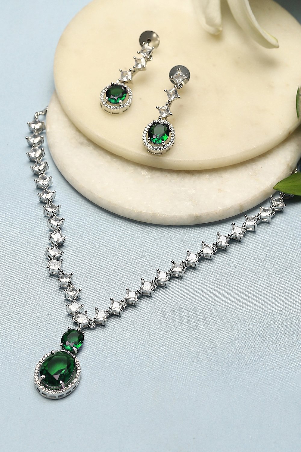 Emerald Green Brass Necklace Set image number 0