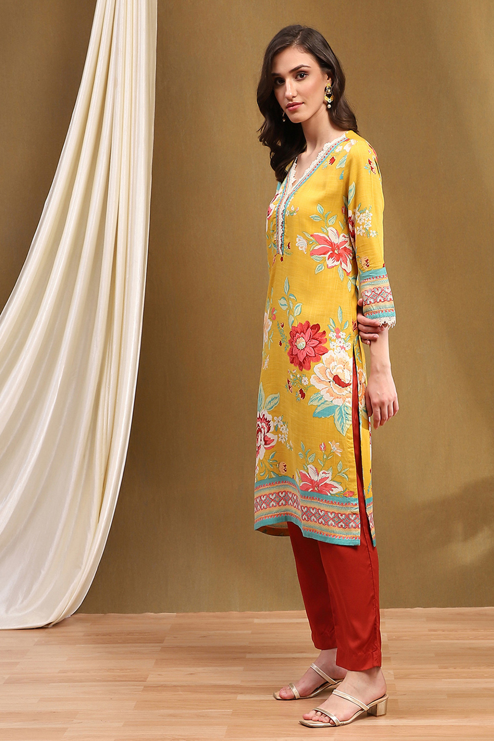 Pink Floral Printed Straight Kurta image number 2