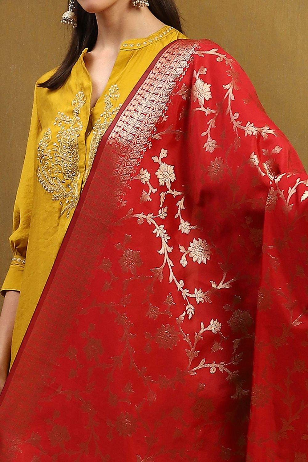 Red Floral Yarn-Dyed Festive Dupatta image number 1