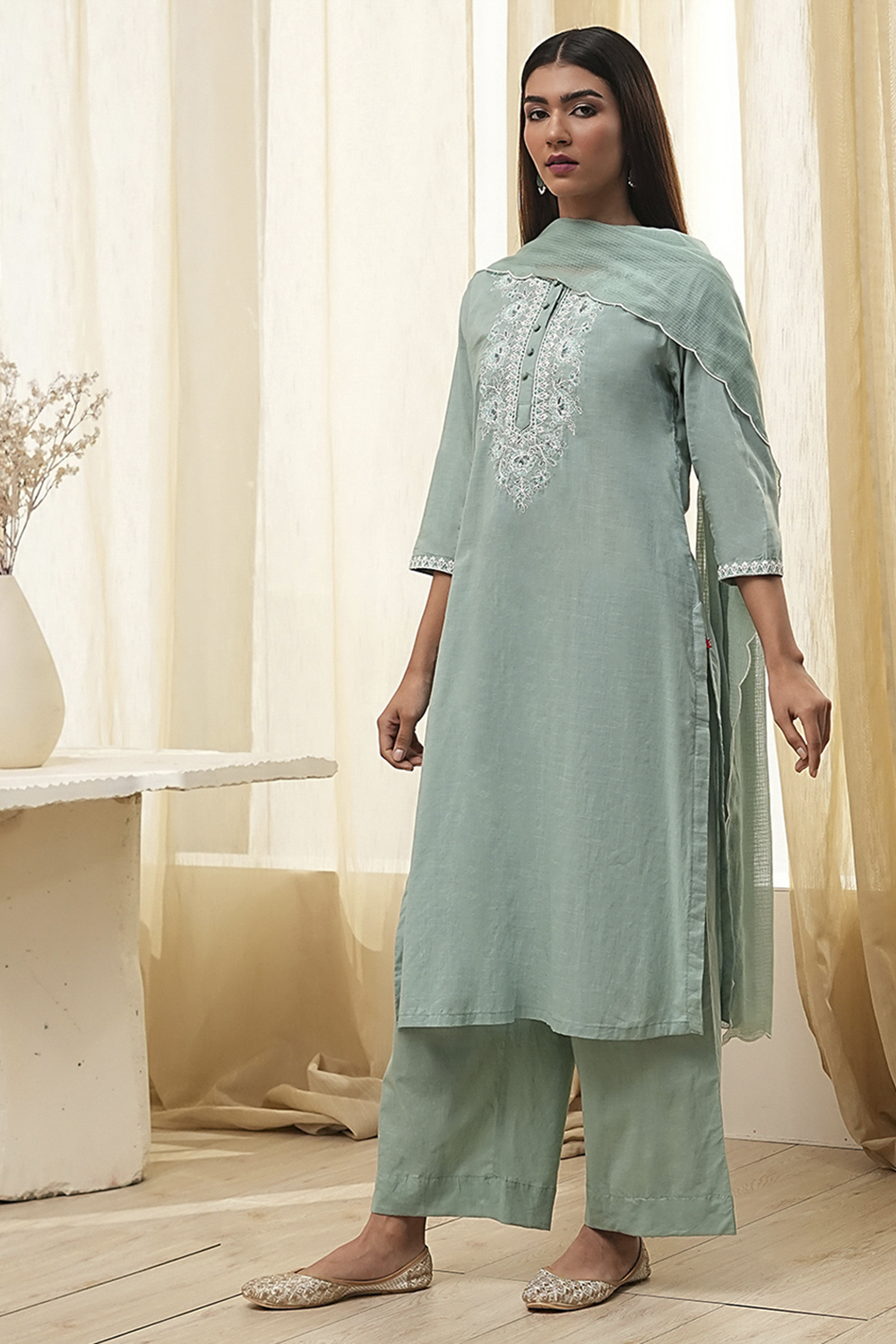 Green Pure Cotton Embellished Straight Suit Set image number 3