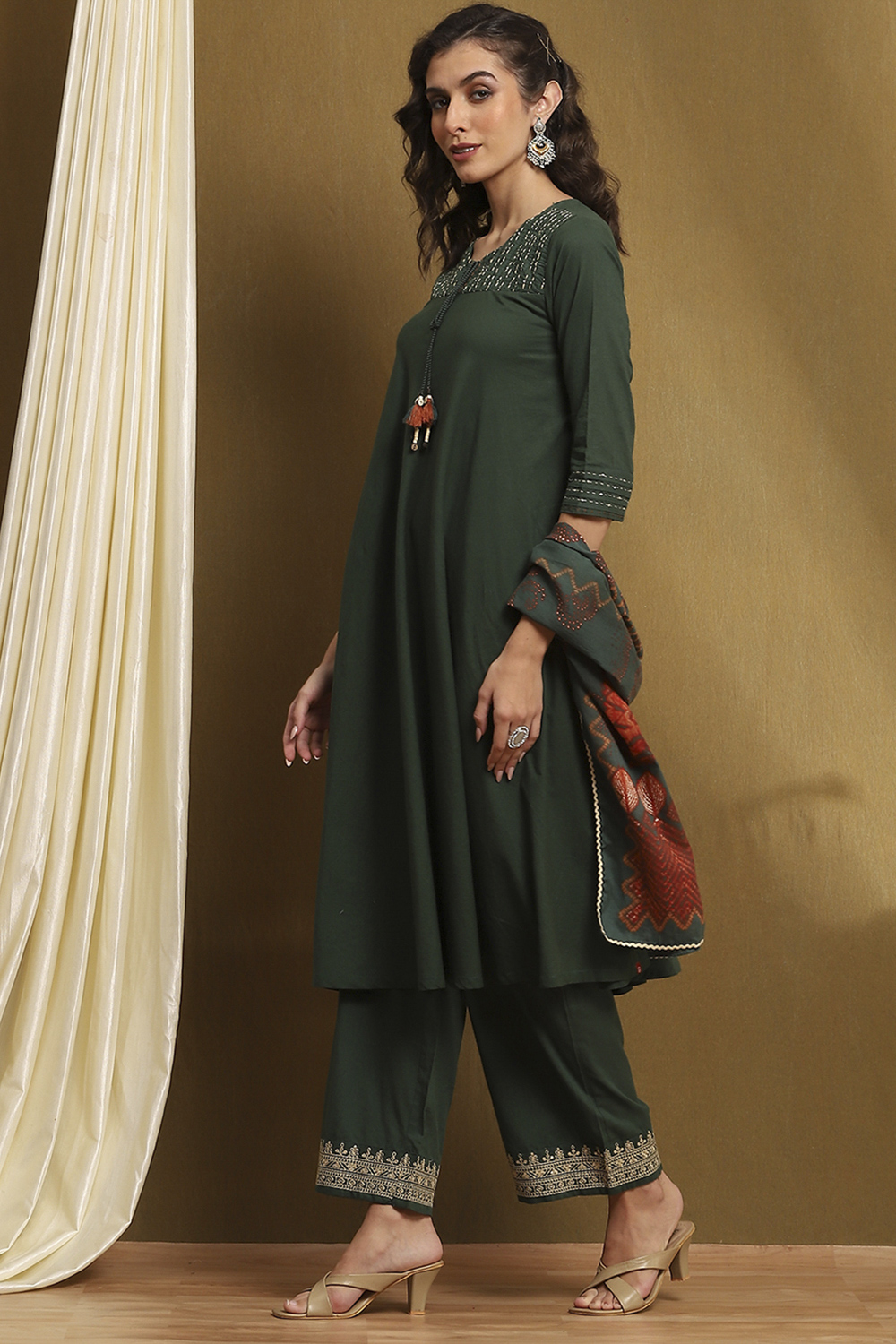 Dark Green Cotton A Line Suit Set image number 3